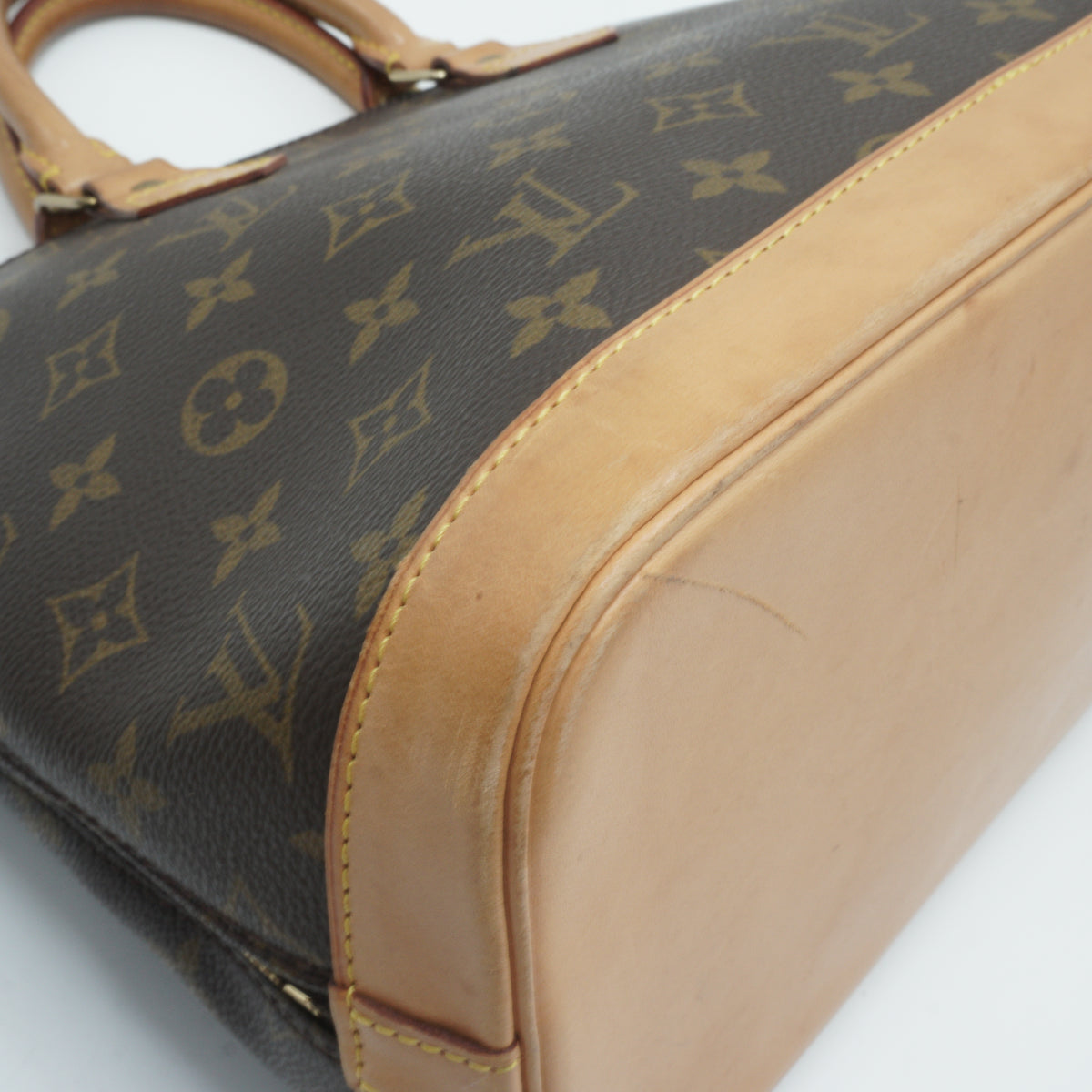 Louis Vuitton	Alma PM handbag Monogram GHW