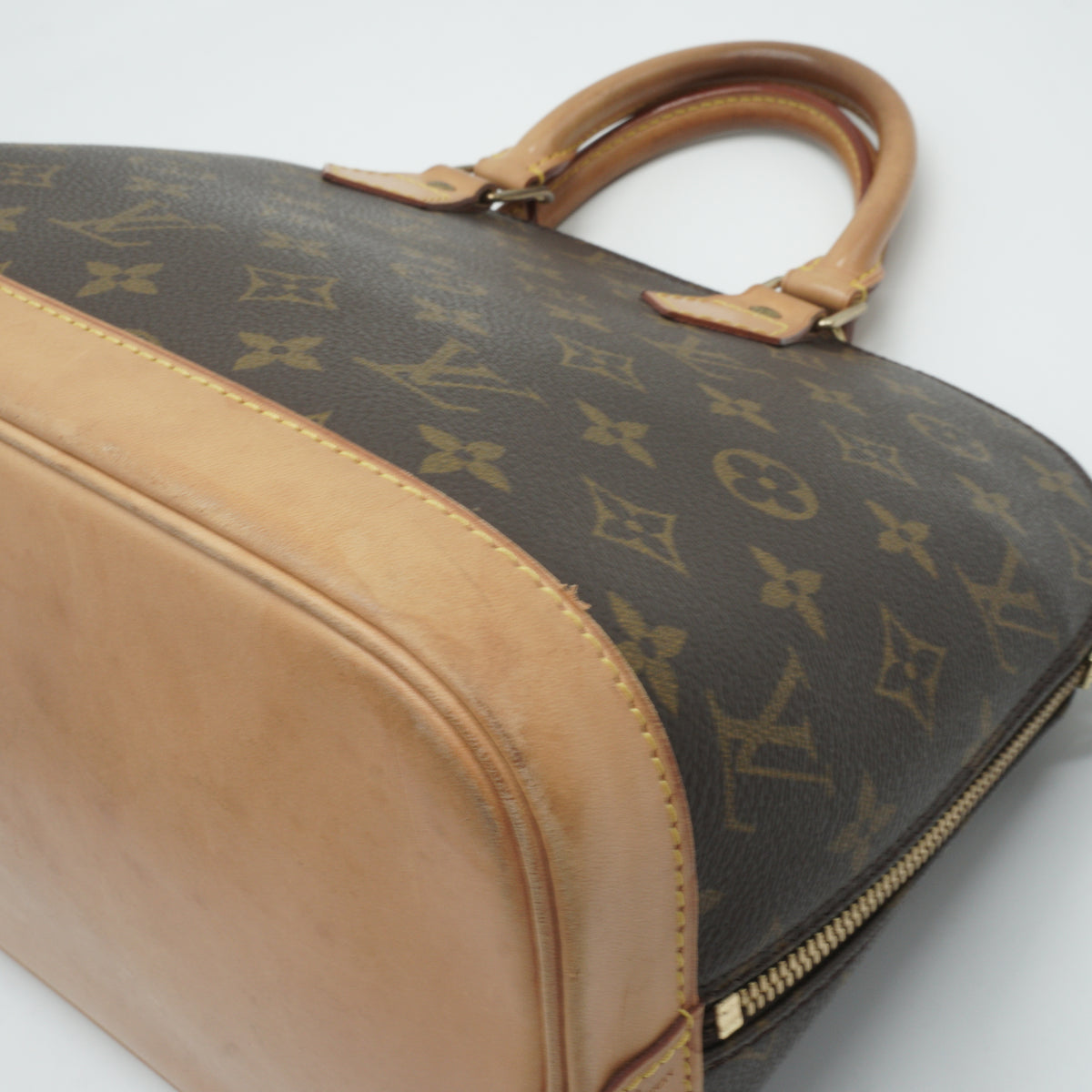 Louis Vuitton	Alma PM handbag Monogram GHW