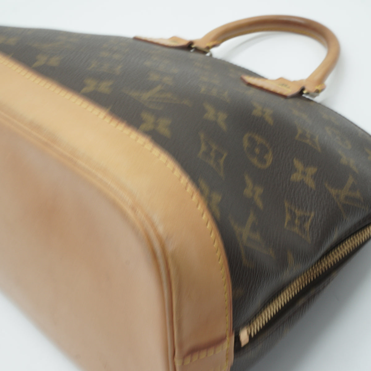 Louis Vuitton	Alma PM handbag Monogram GHW