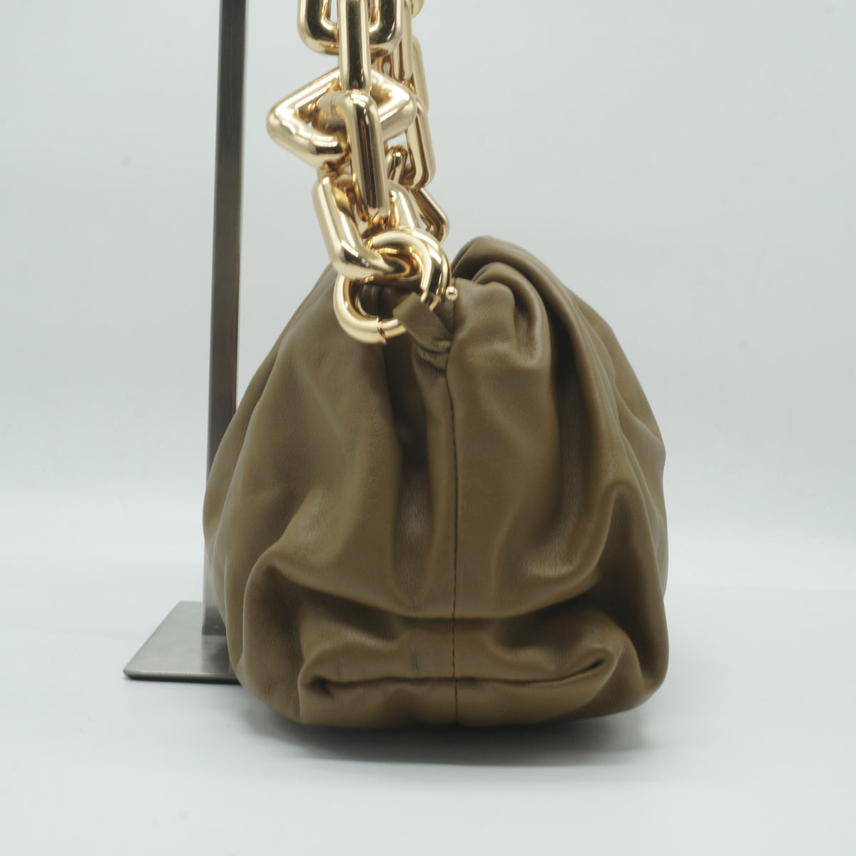 Bottega Veneta	Chain Pouch Brown Medium GHW