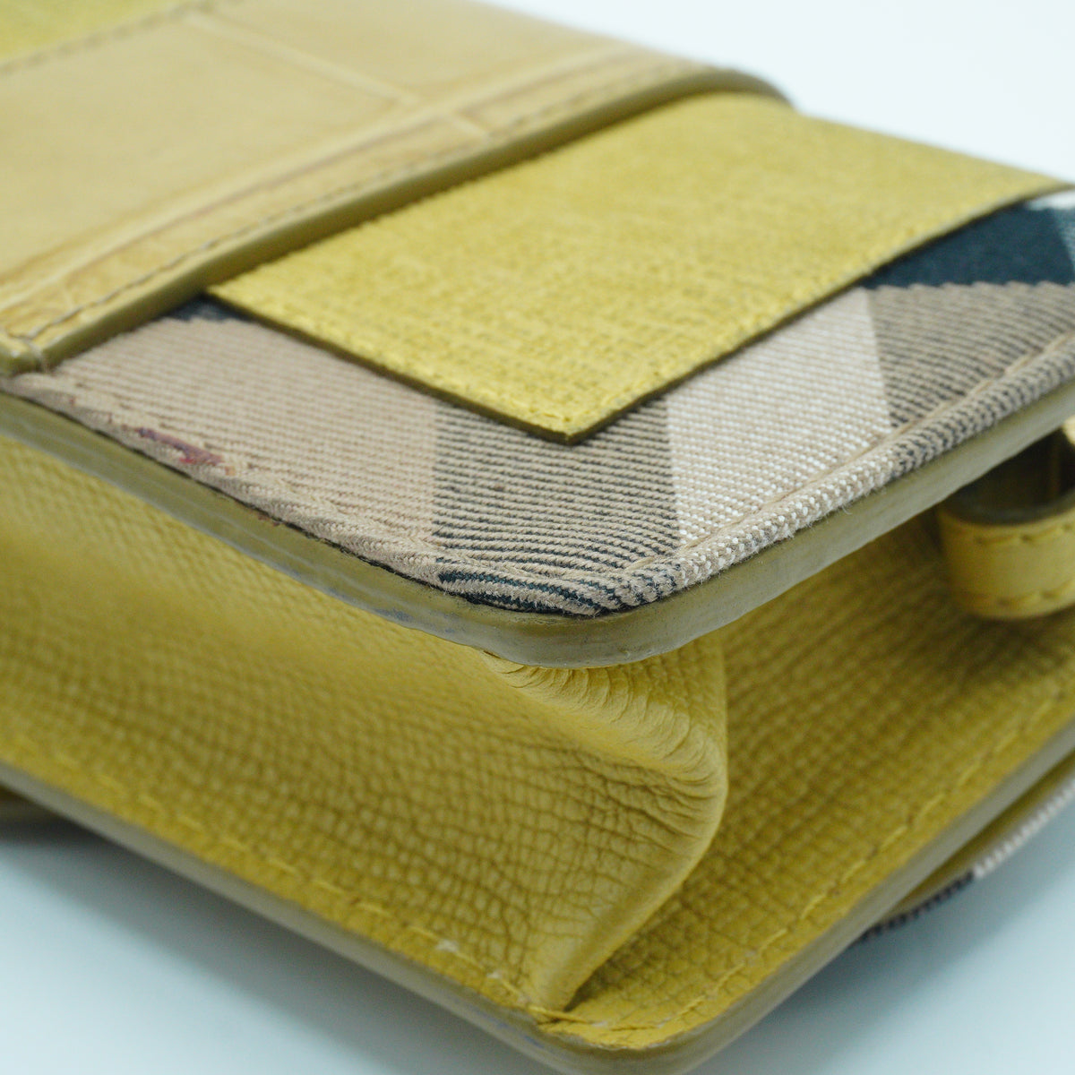 Burberry	House Check Madison Buckle Mini Leather Yellow GHW