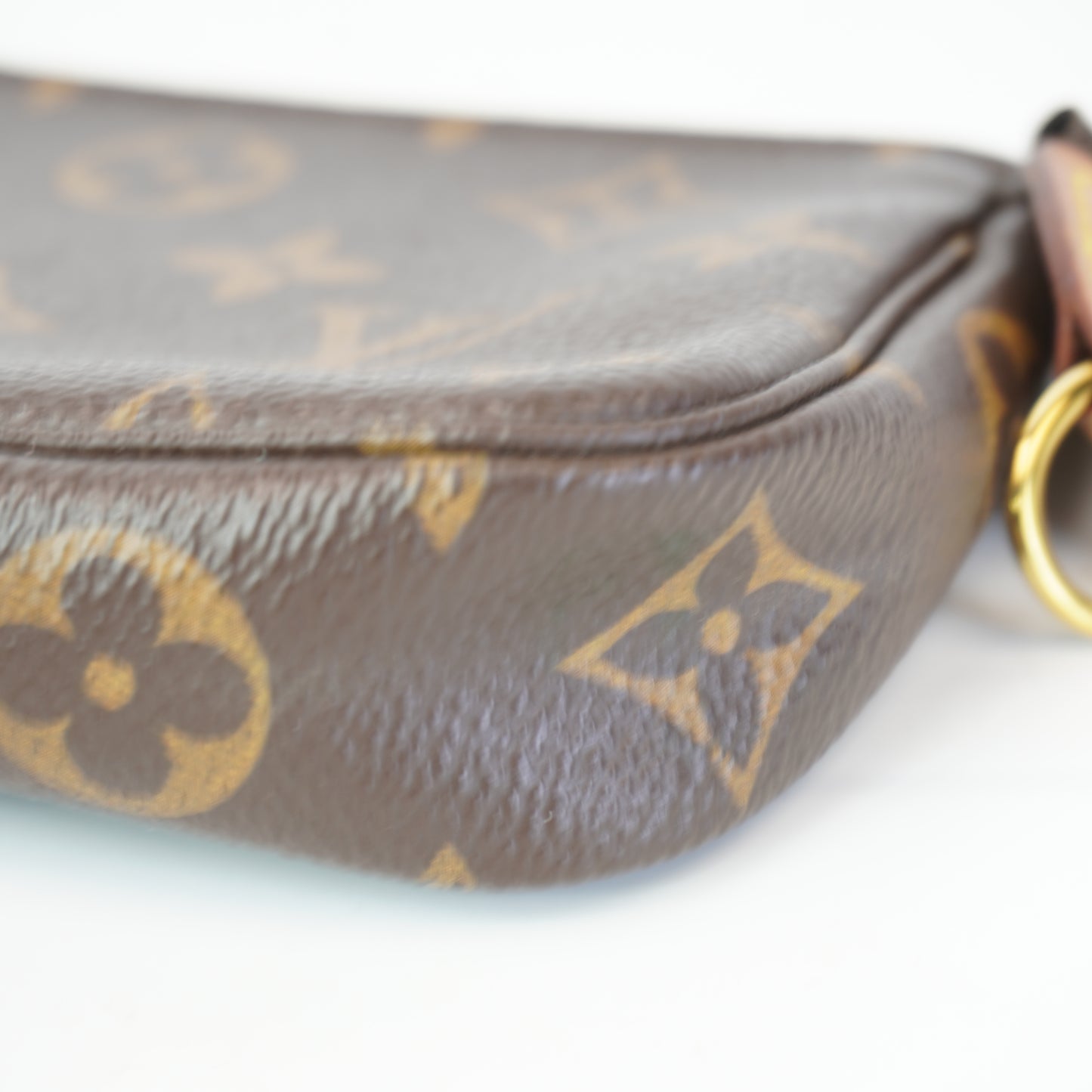 Louis Vuitton	Mini Pochette Mono
