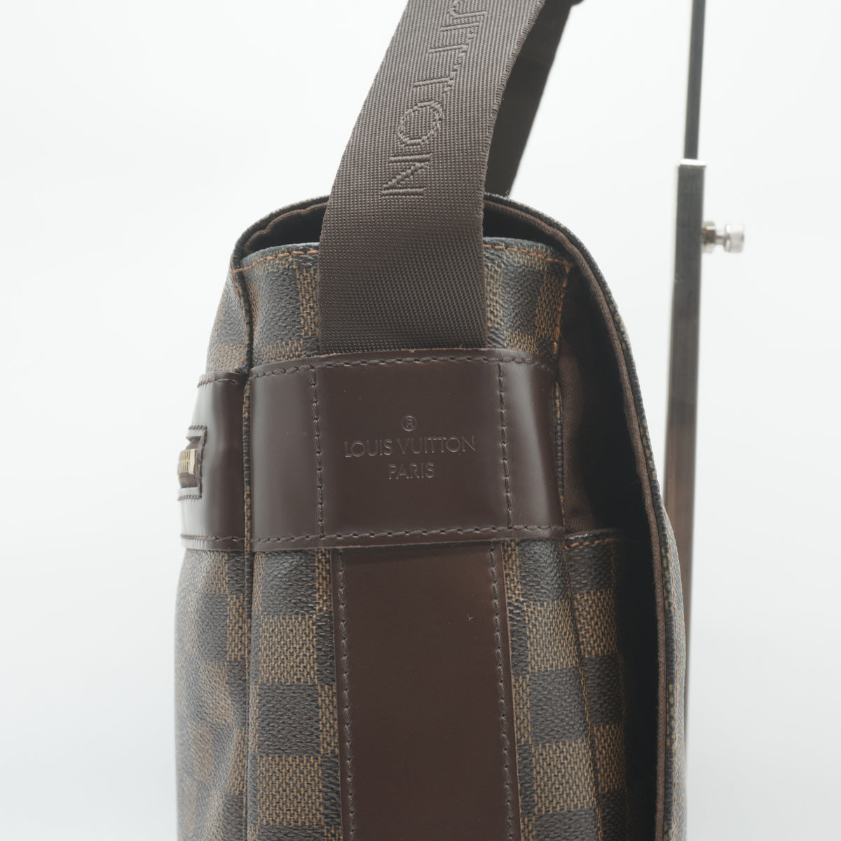 Louis Vuitton	Bastille Messenger Bag DE Large GHW