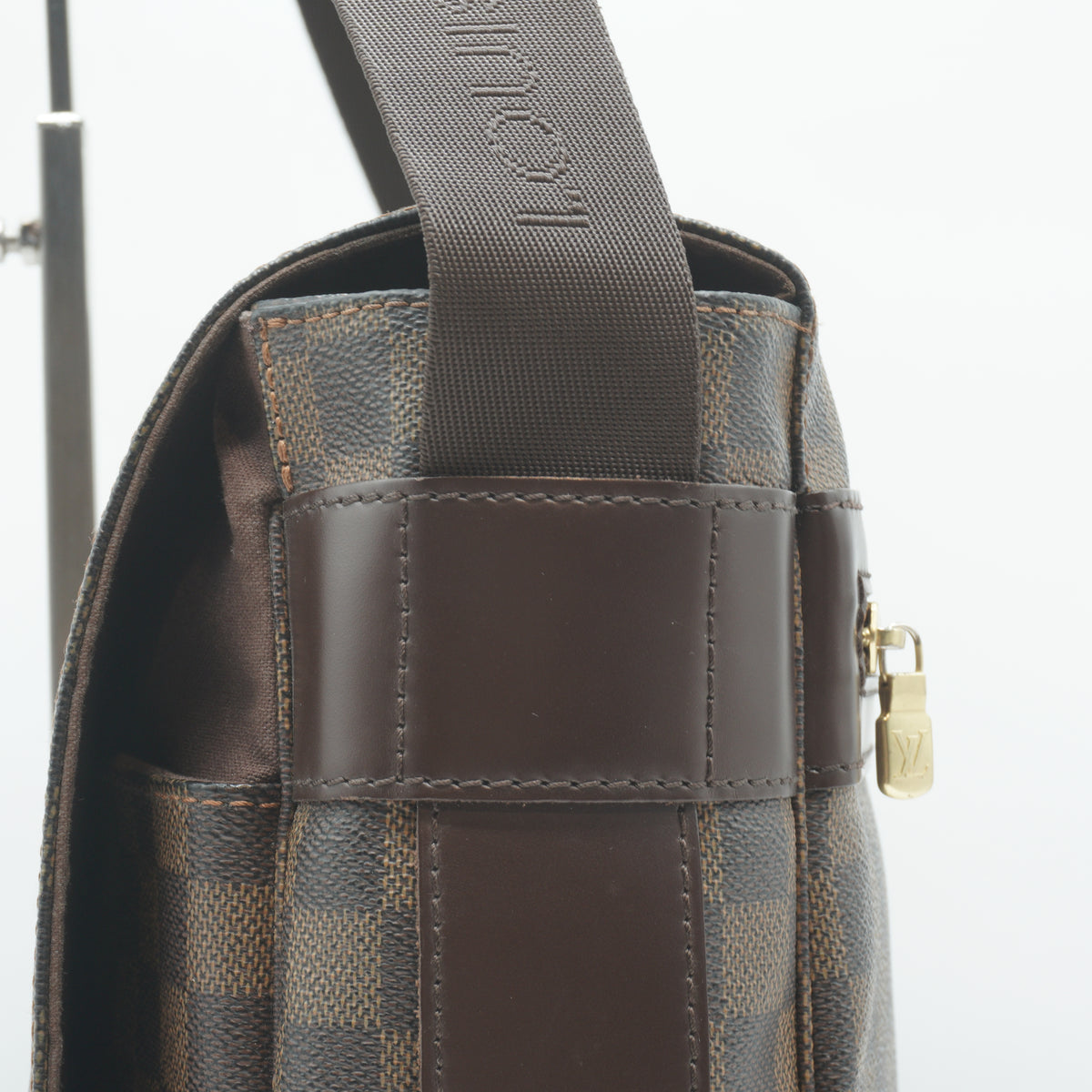 Louis Vuitton	Bastille Messenger Bag DE Large GHW