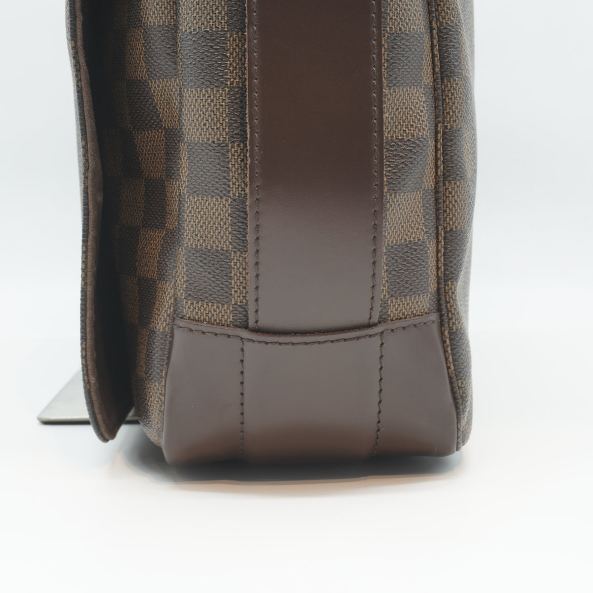 Louis Vuitton	Bastille Messenger Bag DE Large GHW