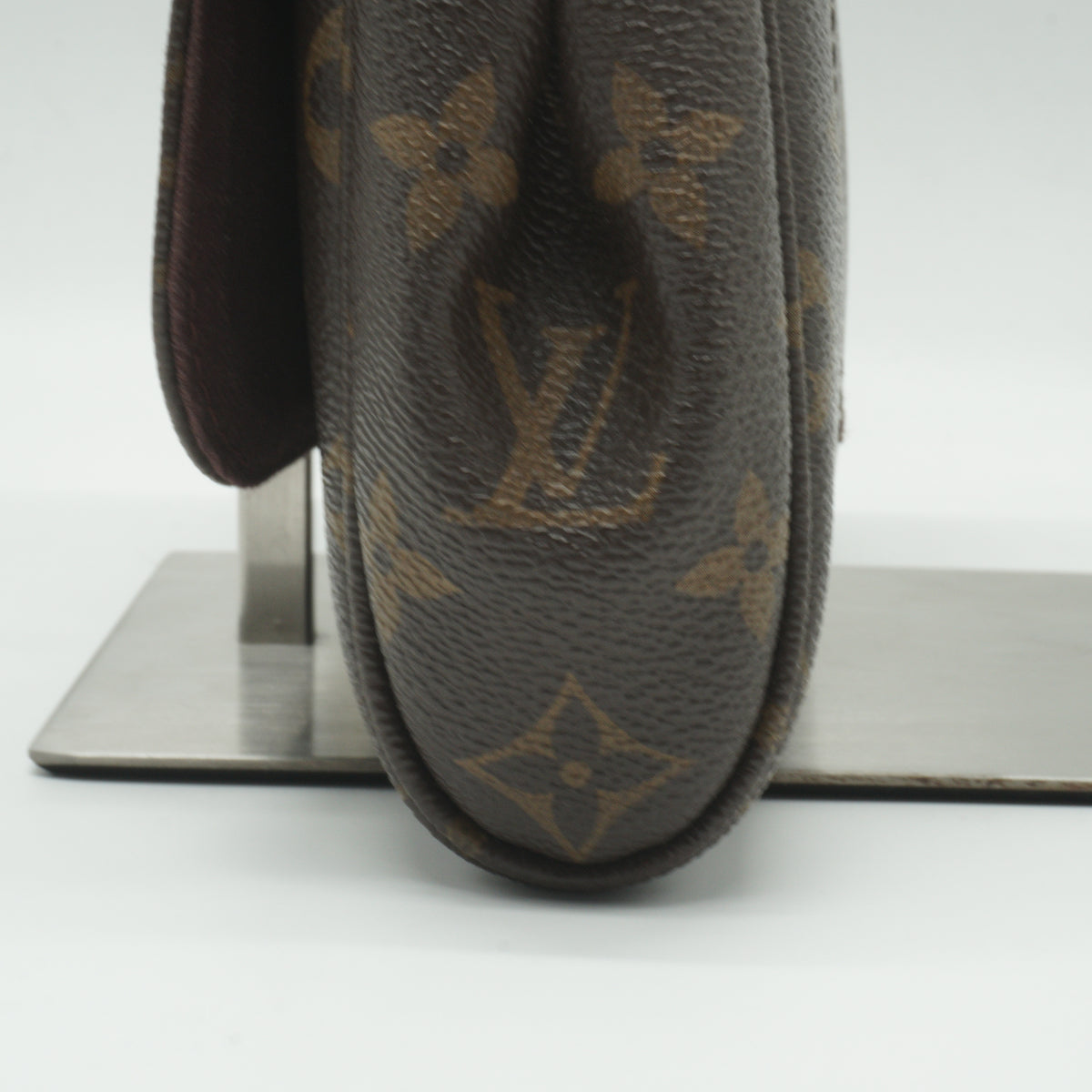 Louis Vuitton	Favorite MM Monogram GHW