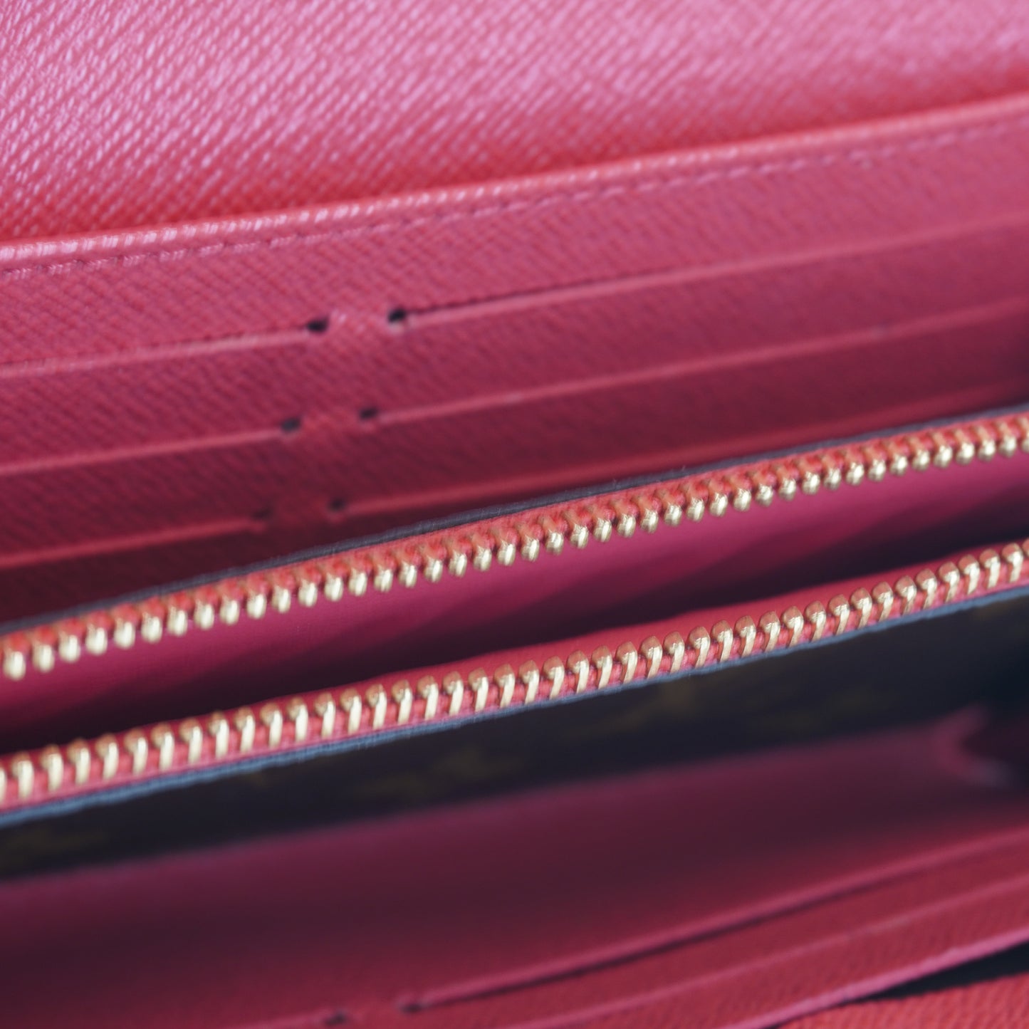 Louis Vuitton	Sarah Wallet Mono Poppy Red