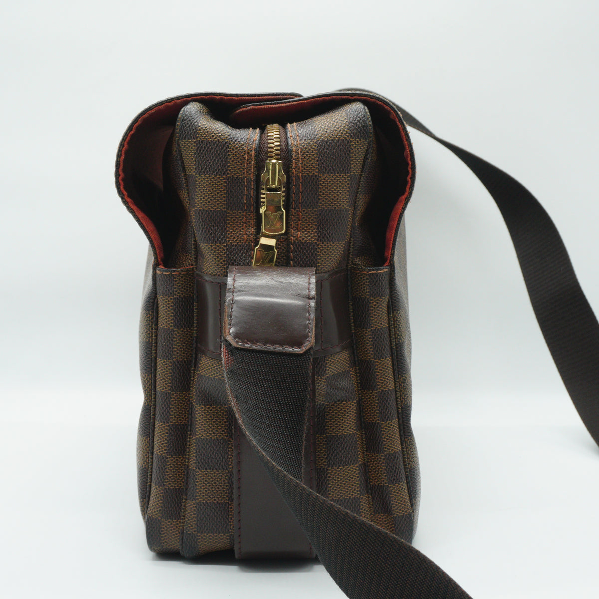 Louis Vuitton	Naviglio Messenger Bag Medium GHW
