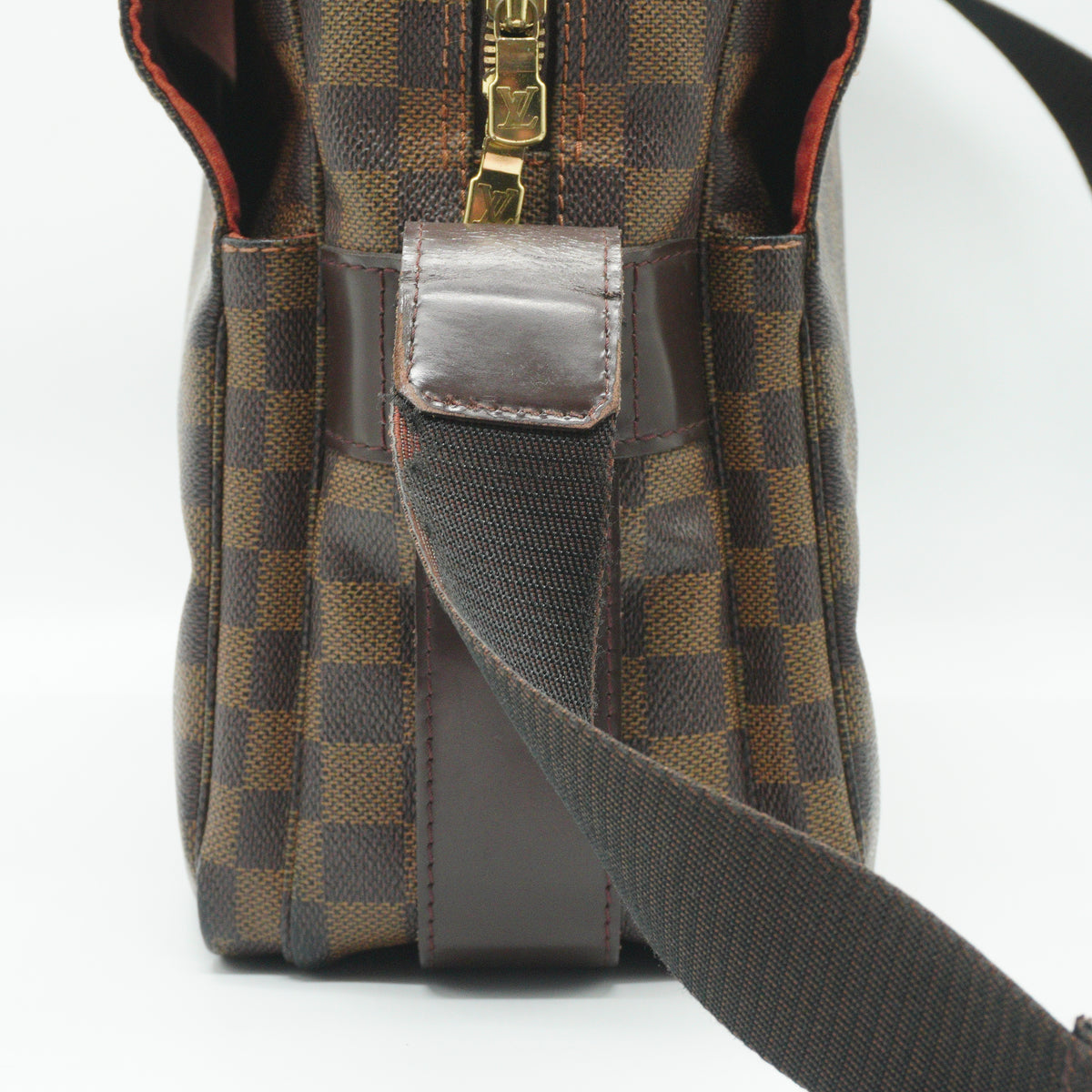 Louis Vuitton	Naviglio Messenger Bag Medium GHW