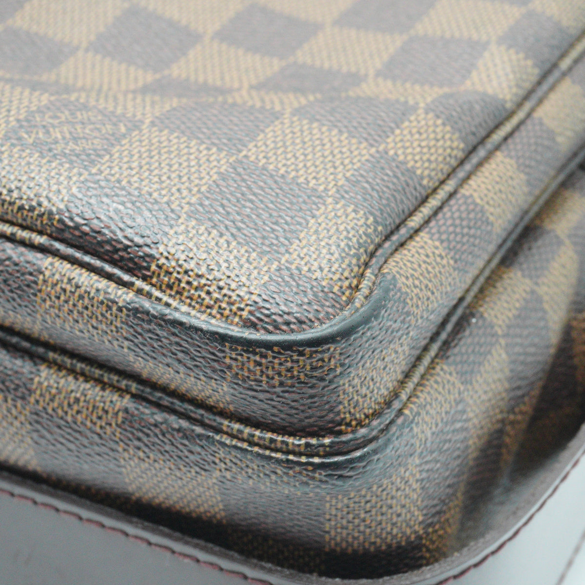 Louis Vuitton	Naviglio Messenger Bag Medium GHW