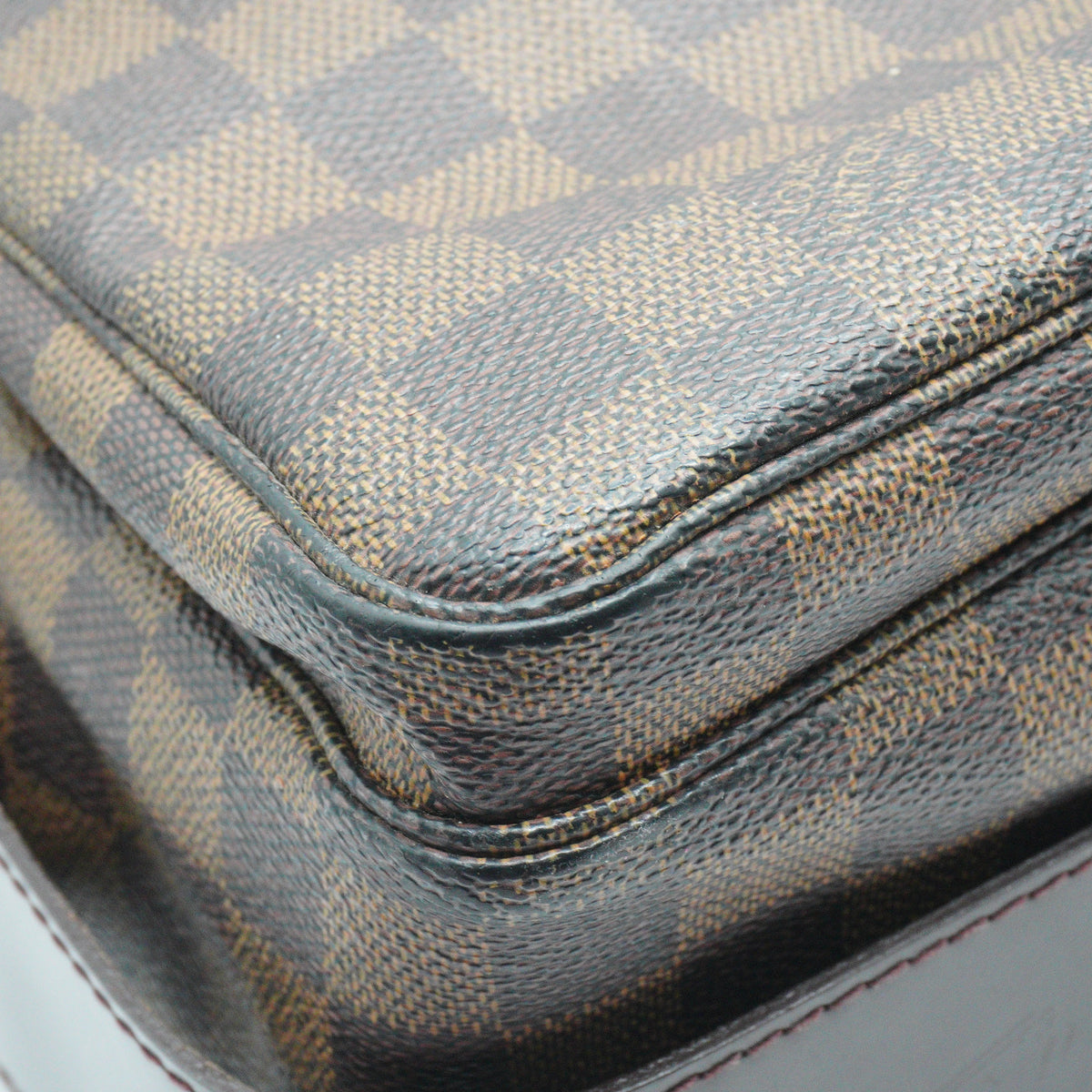 Louis Vuitton	Naviglio Messenger Bag Medium GHW