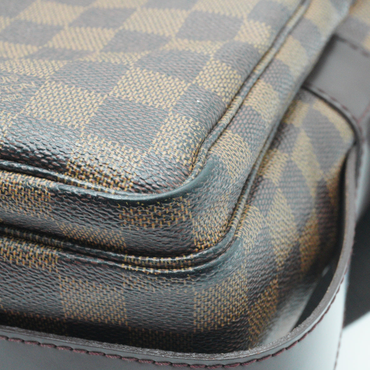 Louis Vuitton	Naviglio Messenger Bag Medium GHW