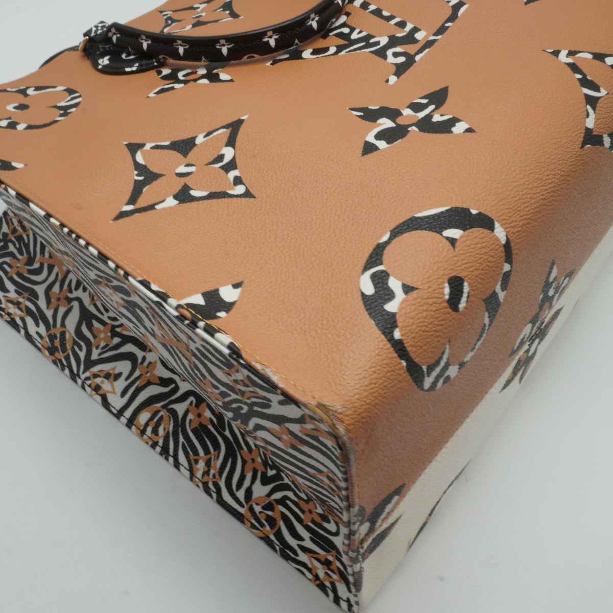 Louis Vuitton	OTG Monogram Giant Jungle