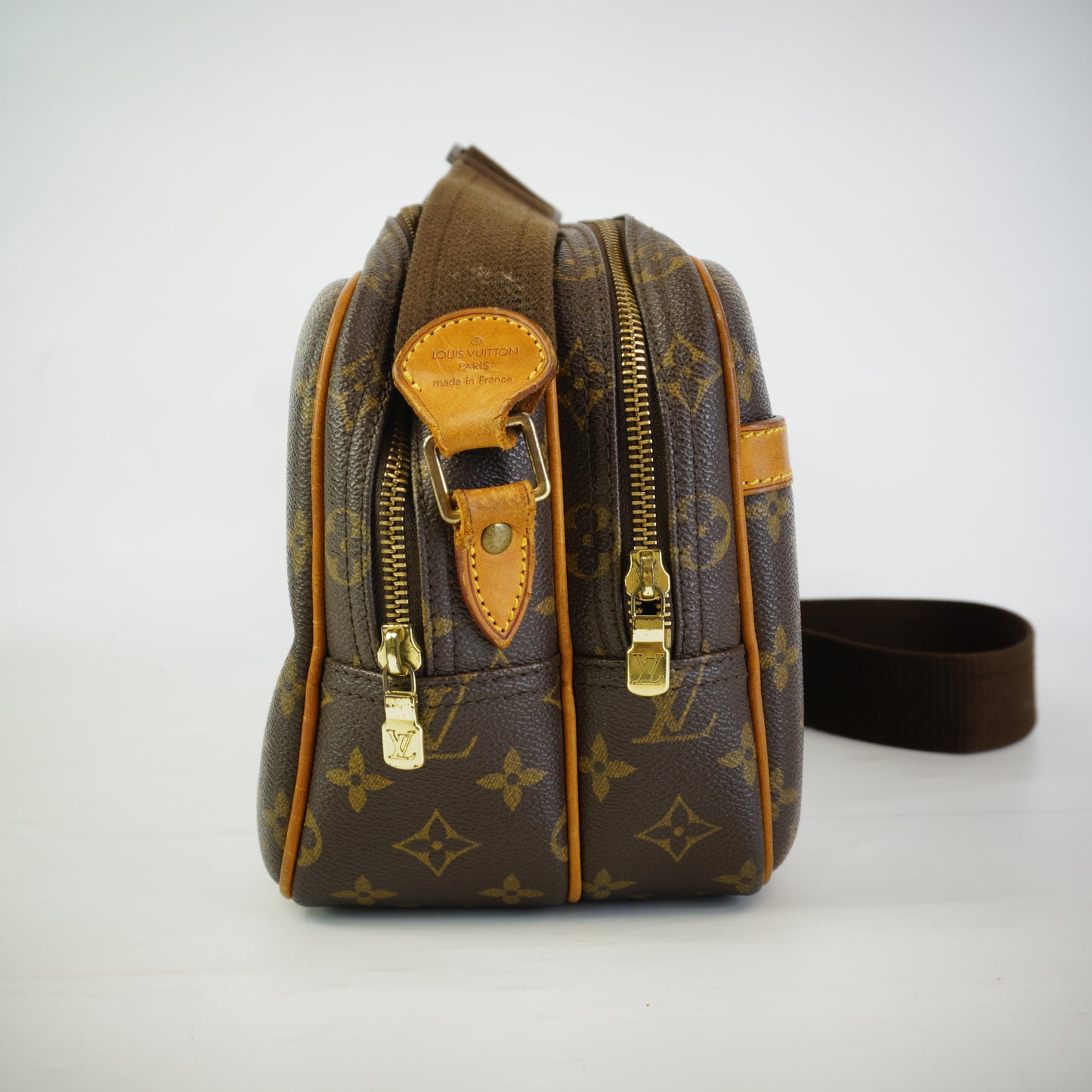 Louis Vuitton	Reporter Bag GHW Medium