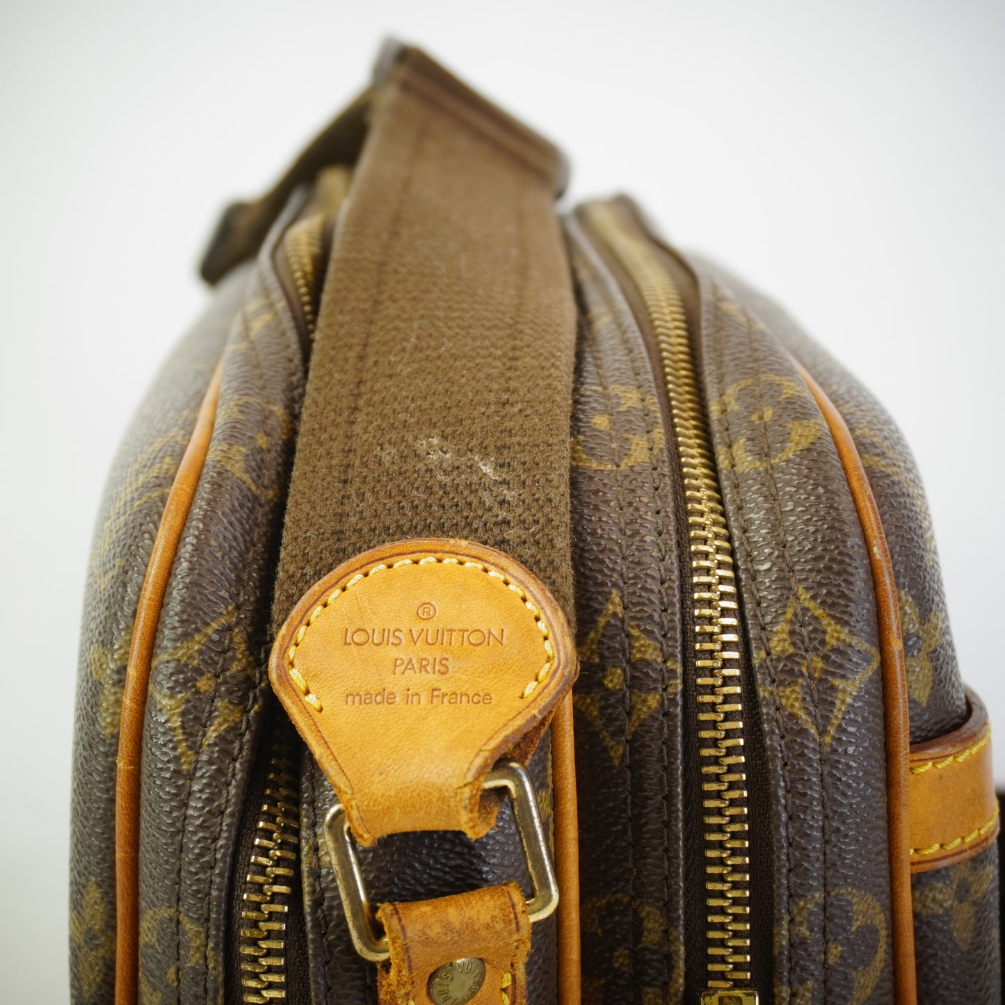 Louis Vuitton	Reporter Bag GHW Medium