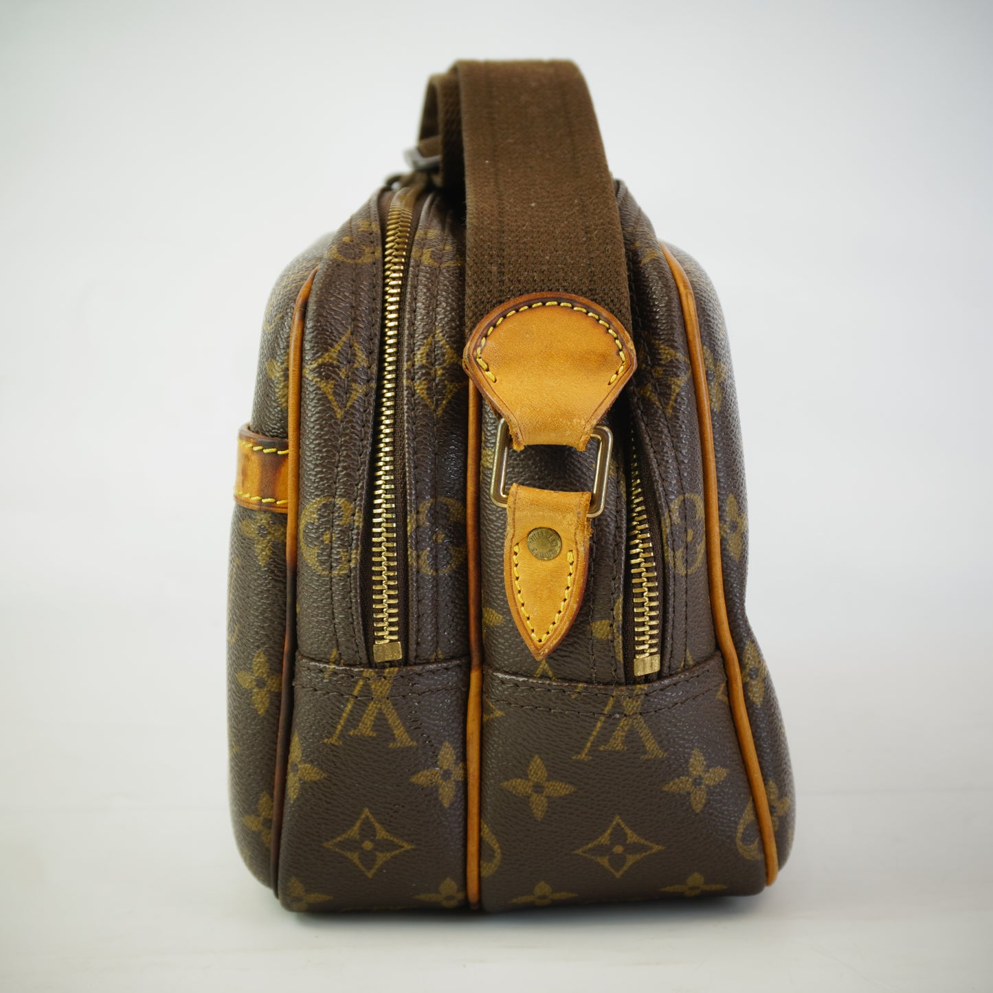 Louis Vuitton	Reporter Bag GHW Medium