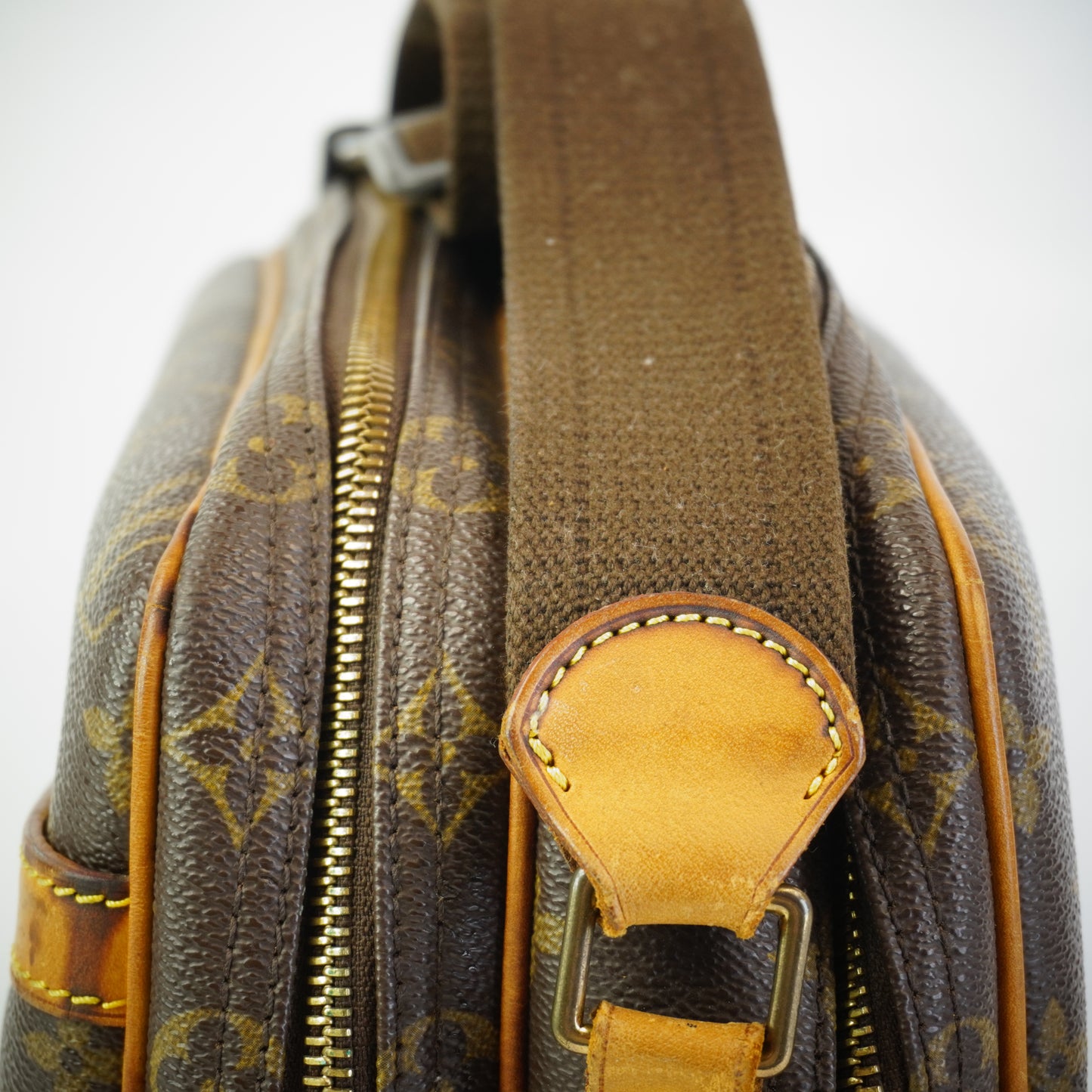Louis Vuitton	Reporter Bag GHW Medium