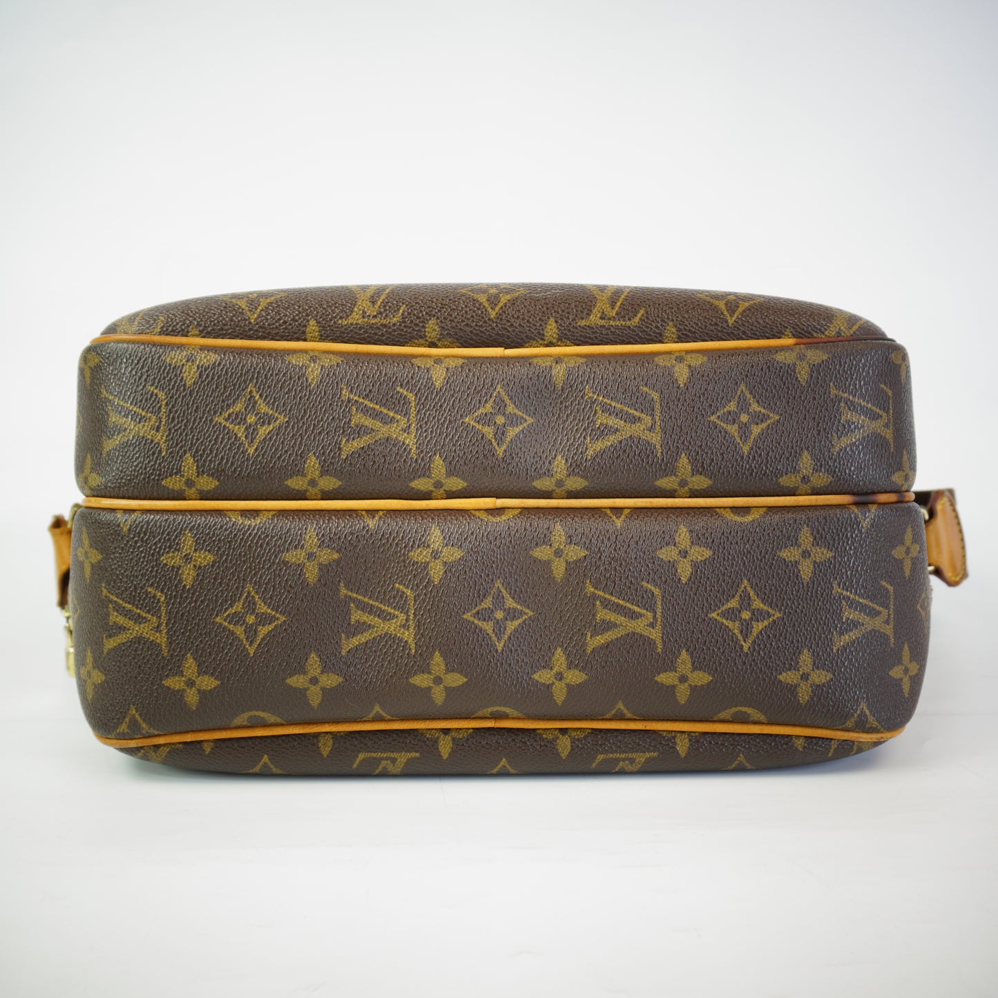 Louis Vuitton	Reporter Bag GHW Medium