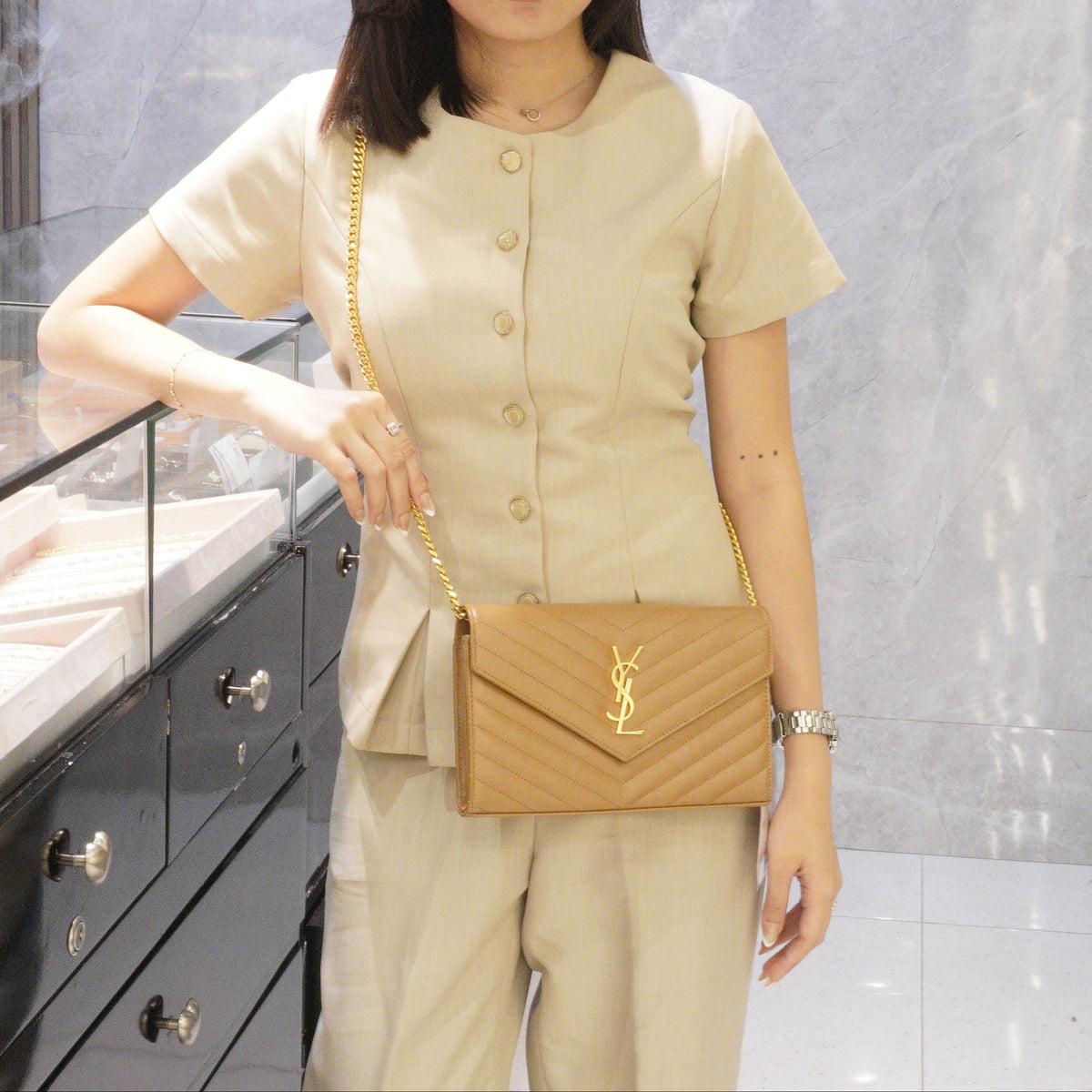 YSL	Cassandre envelope WOC Dark Caramel Small GHW