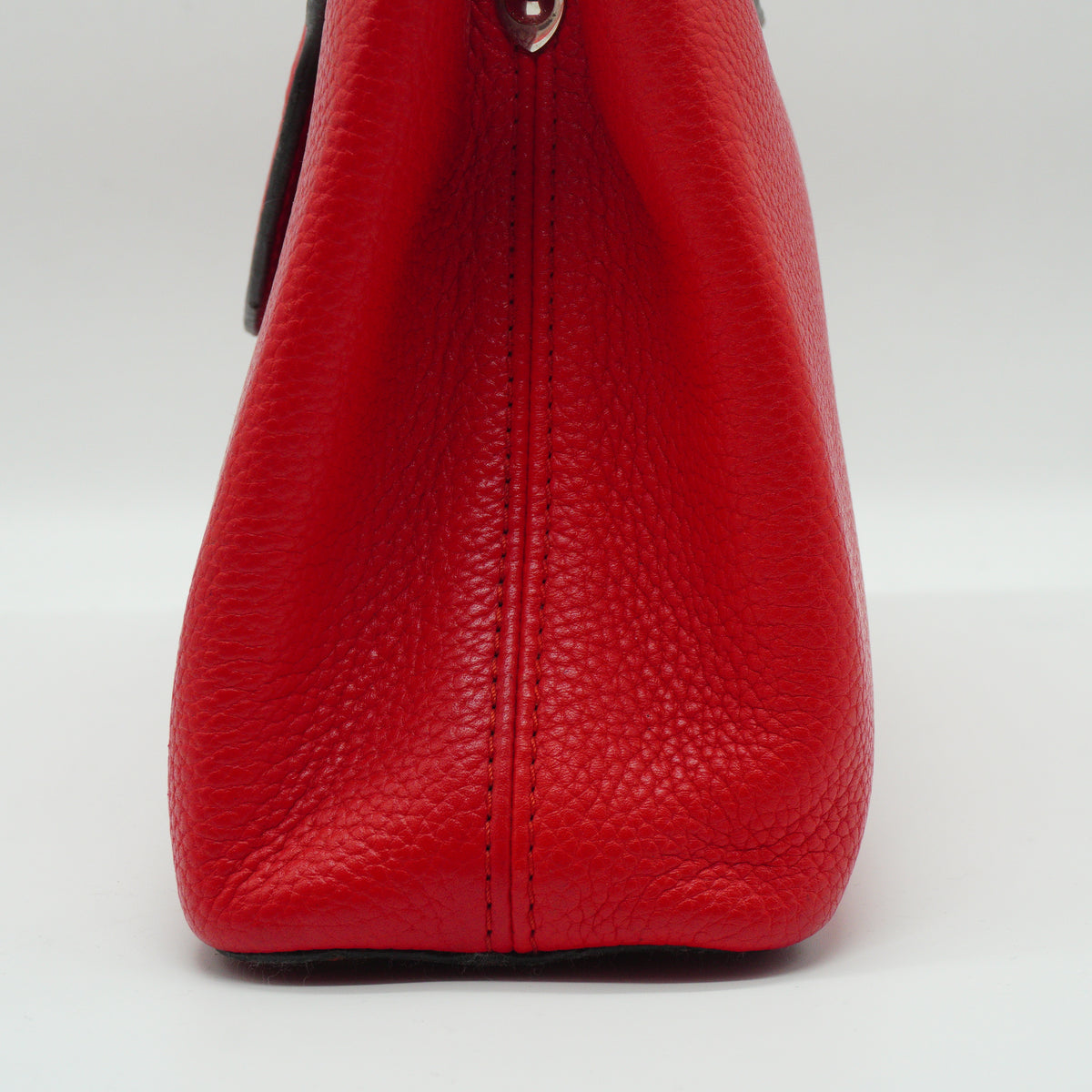 Louis Vuitton	Capucines Red Medium SHW