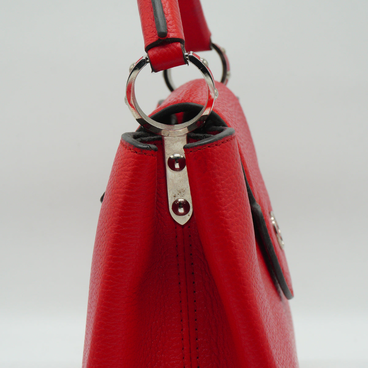 Louis Vuitton	Capucines Red Medium SHW