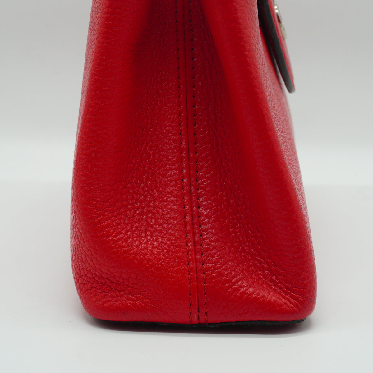 Louis Vuitton	Capucines Red Medium SHW
