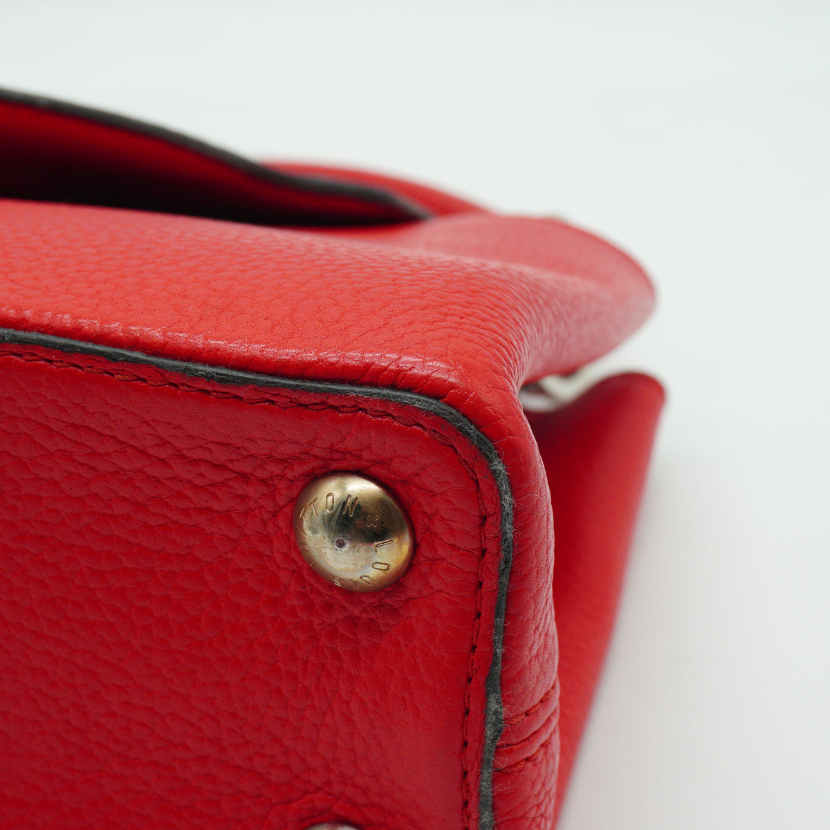 Louis Vuitton	Capucines Red Medium SHW