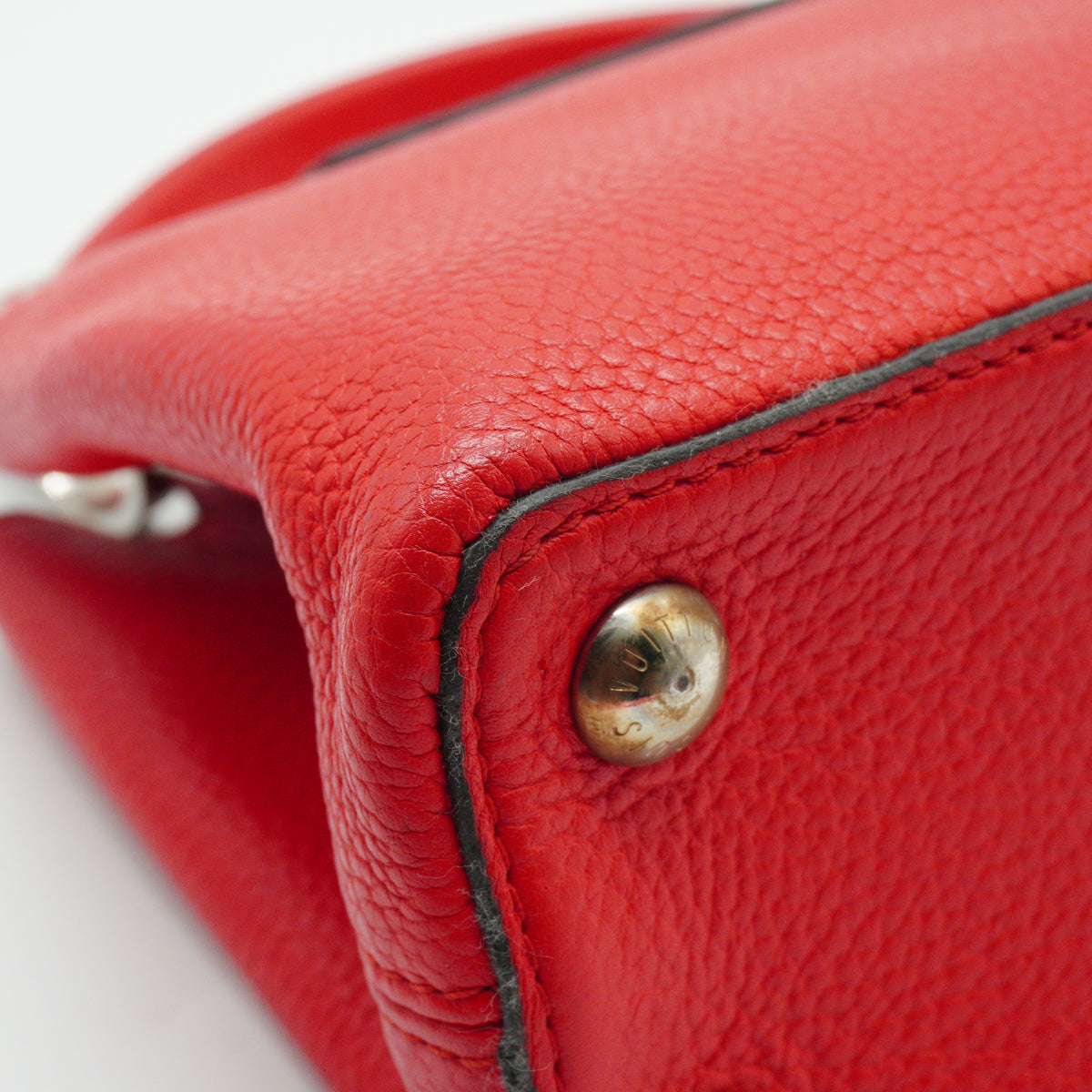 Louis Vuitton	Capucines Red Medium SHW