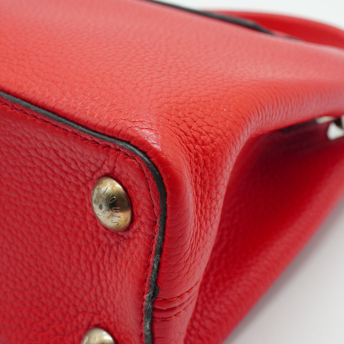 Louis Vuitton	Capucines Red Medium SHW
