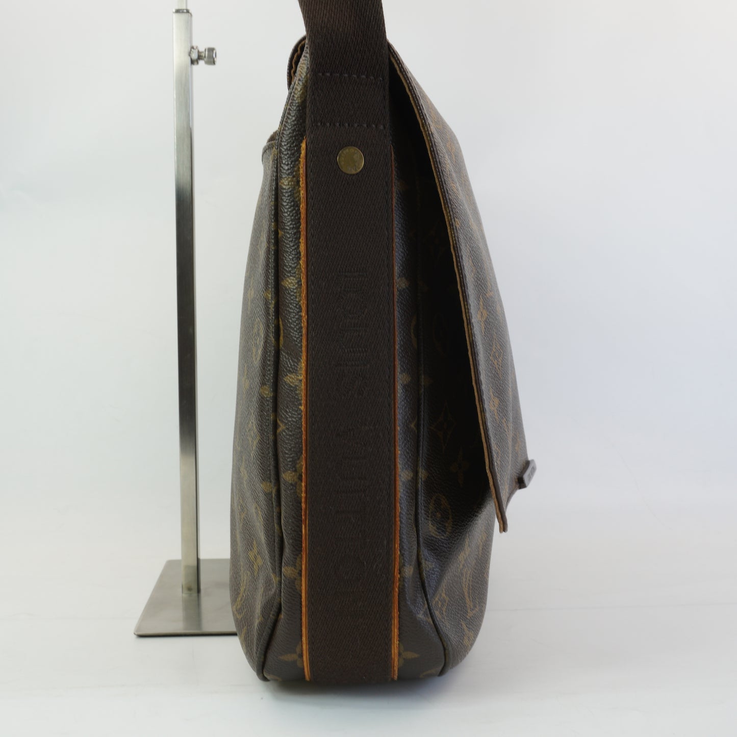 Louis Vuitton	Beaubourge MM Messenger Bag Mono GHW Large