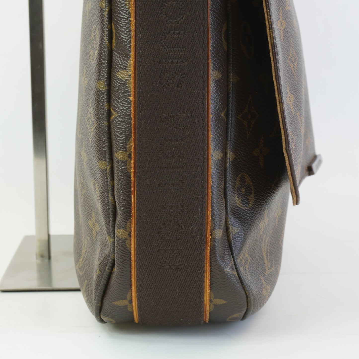Louis Vuitton	Beaubourge MM Messenger Bag Mono GHW Large