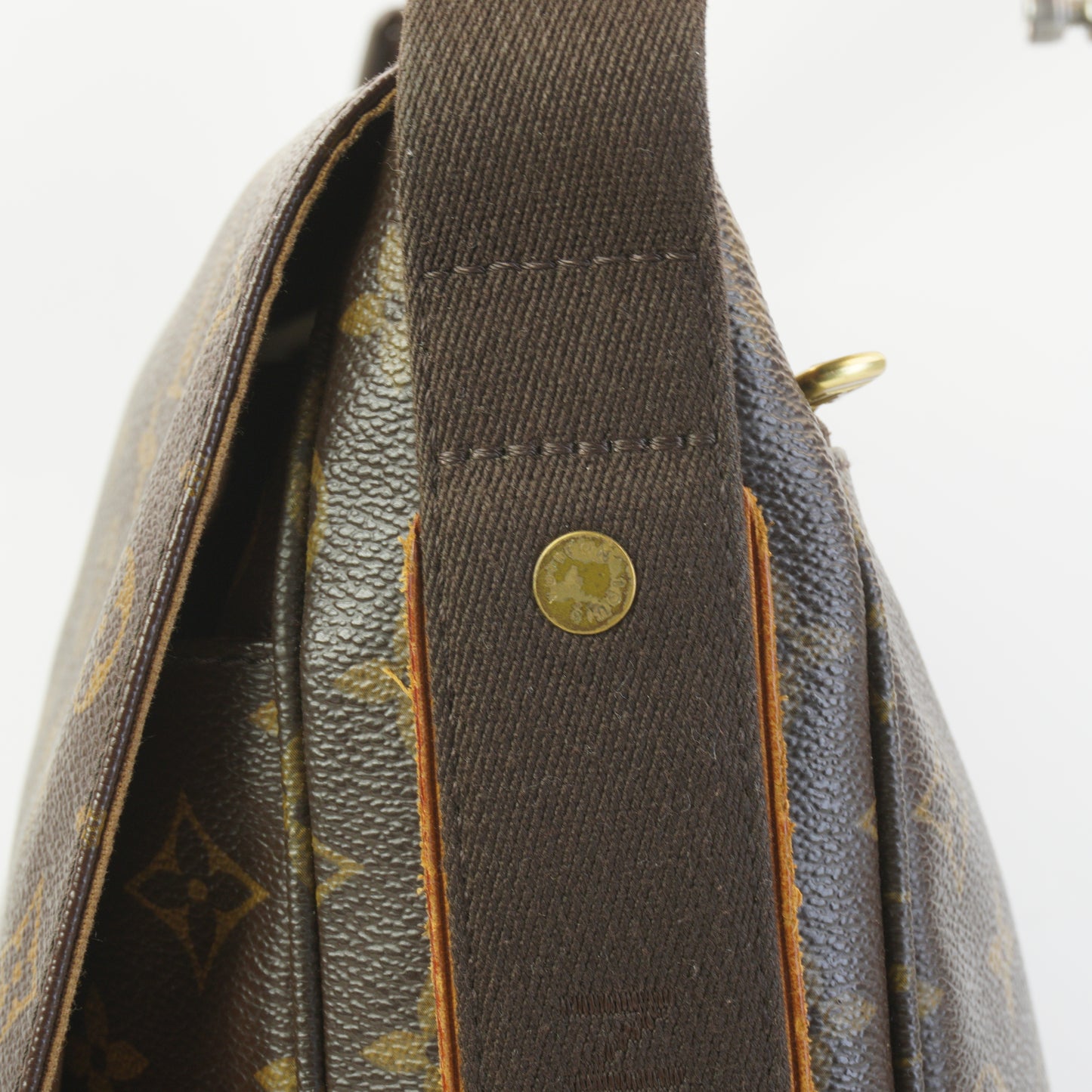 Louis Vuitton	Beaubourge MM Messenger Bag Mono GHW Large