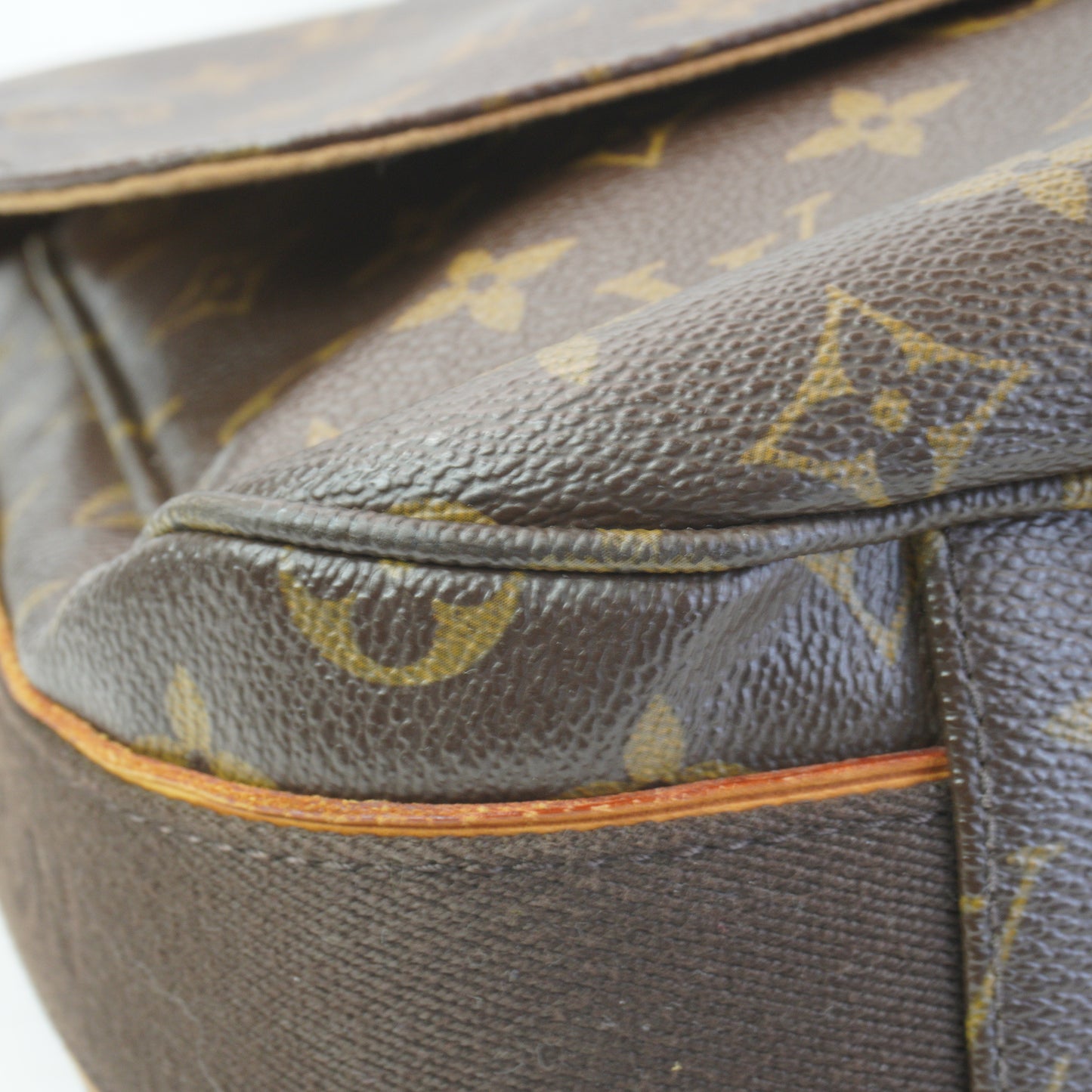Louis Vuitton	Beaubourge MM Messenger Bag Mono GHW Large