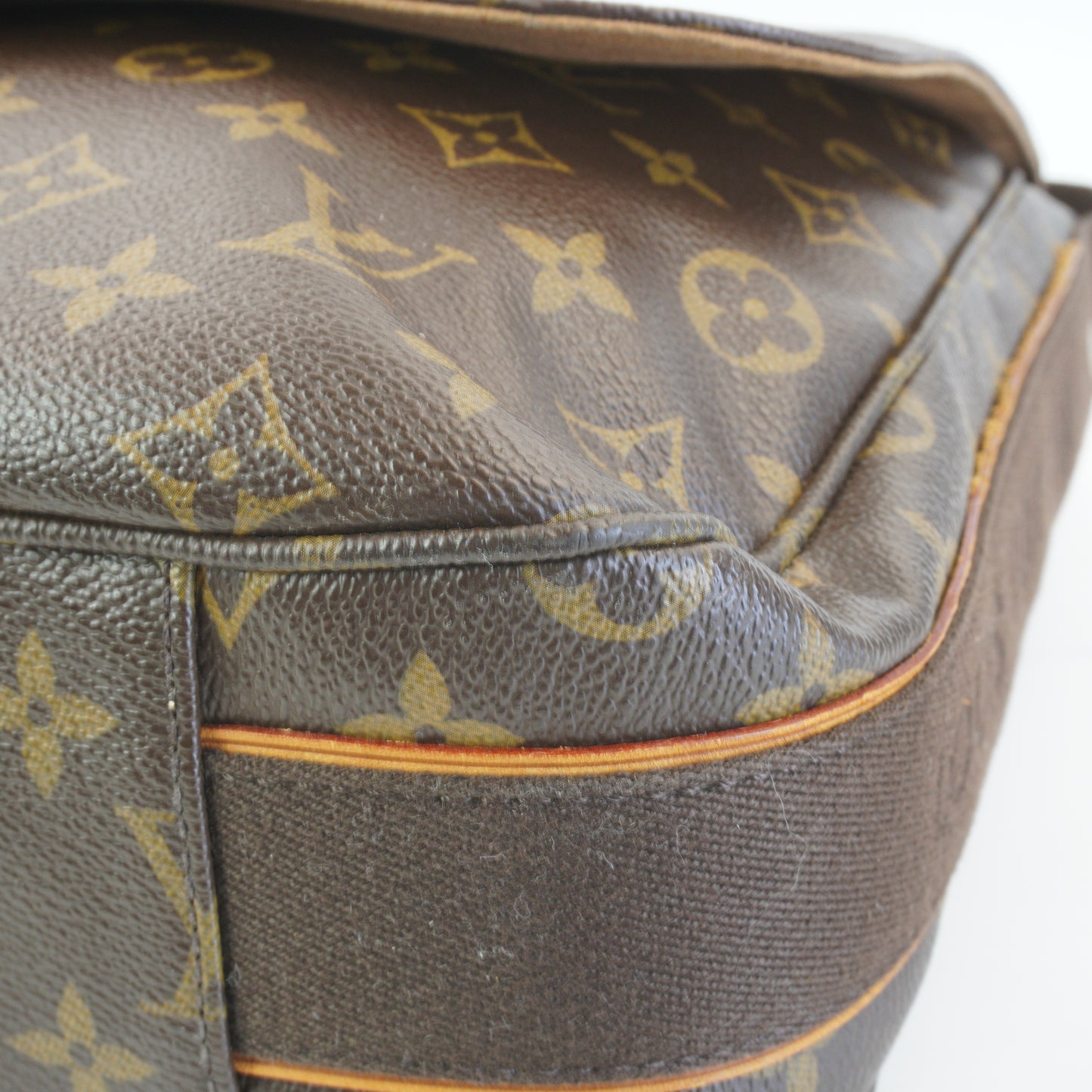 Louis Vuitton	Beaubourge MM Messenger Bag Mono GHW Large
