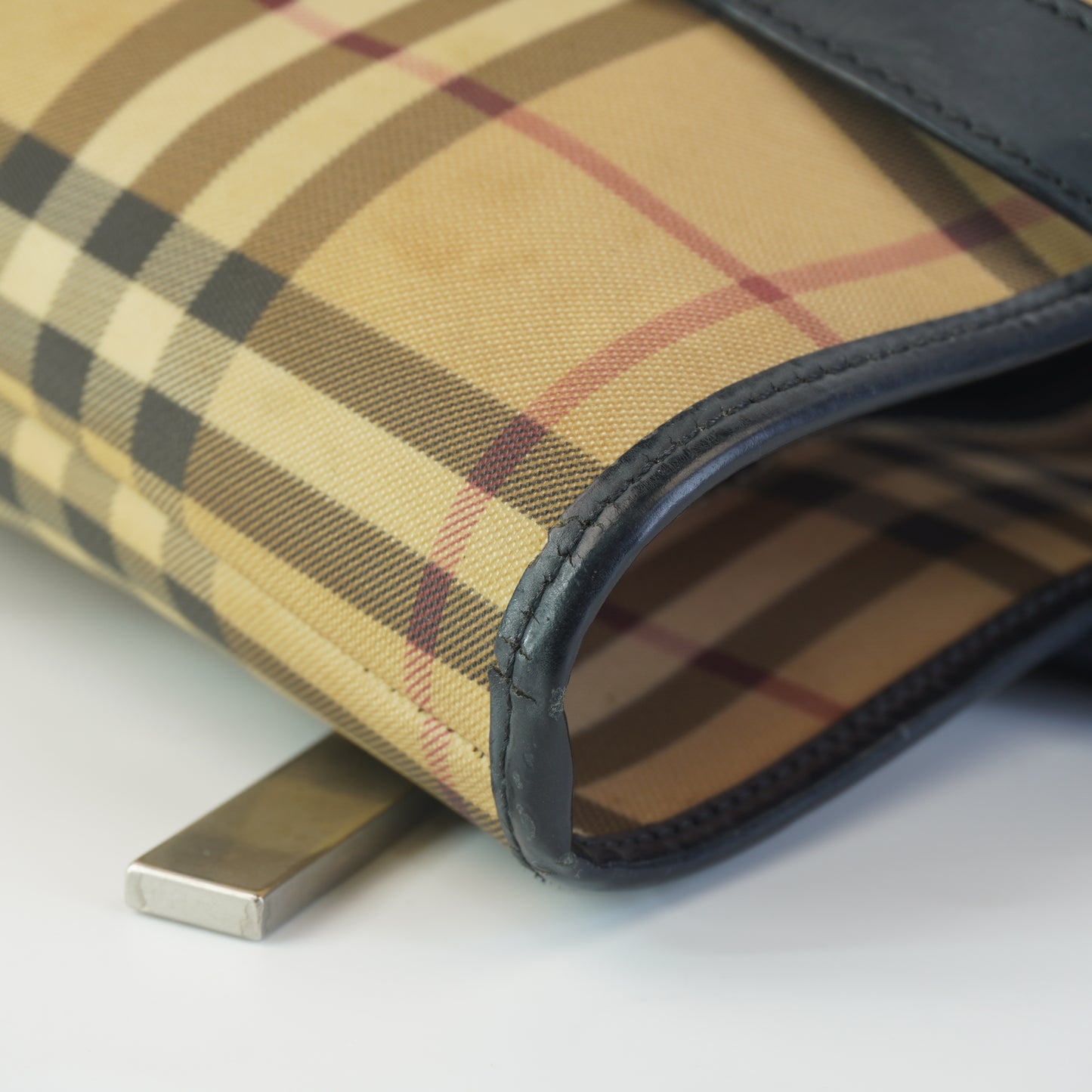 Burberry	Vintage Bucket Bag