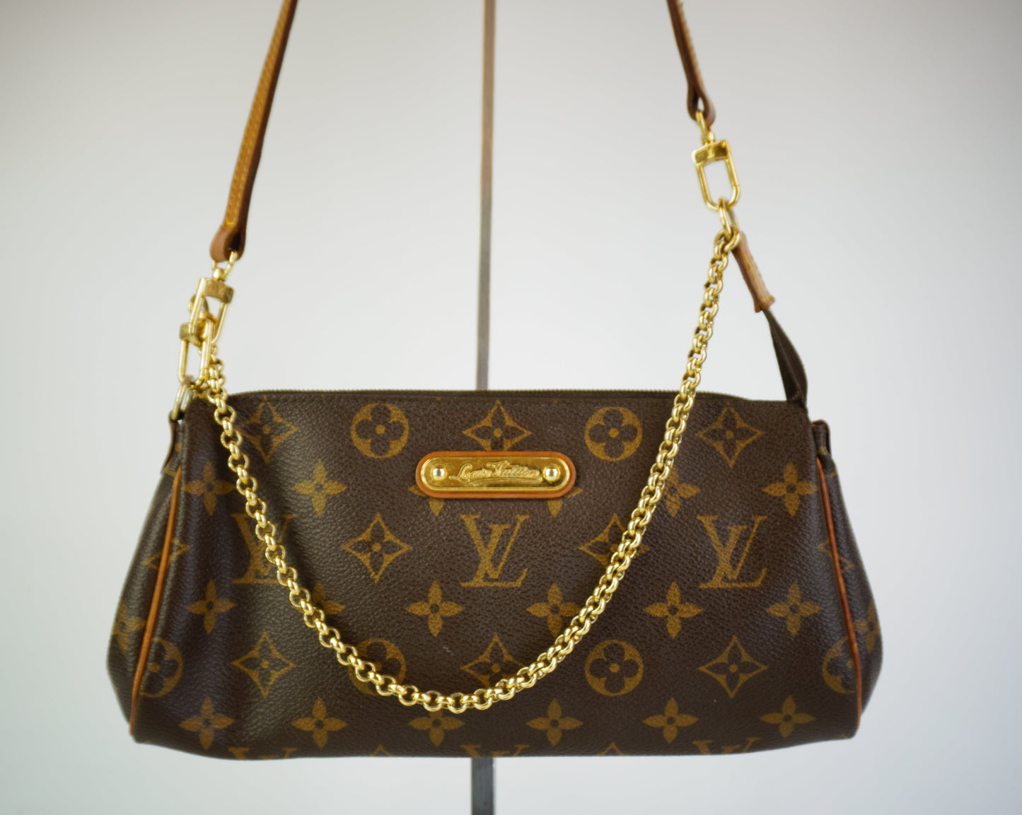 Louis Vuitton	Eva Clutch Mono