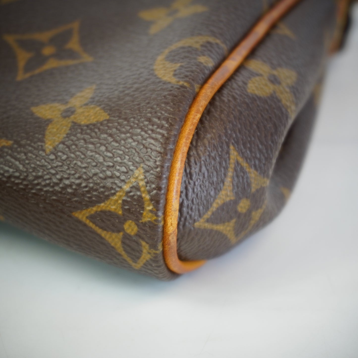 Louis Vuitton	Eva Clutch Mono