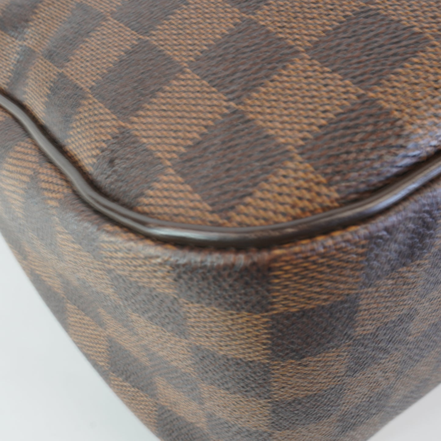 Louis Vuitton	Damier Ebene Canvas