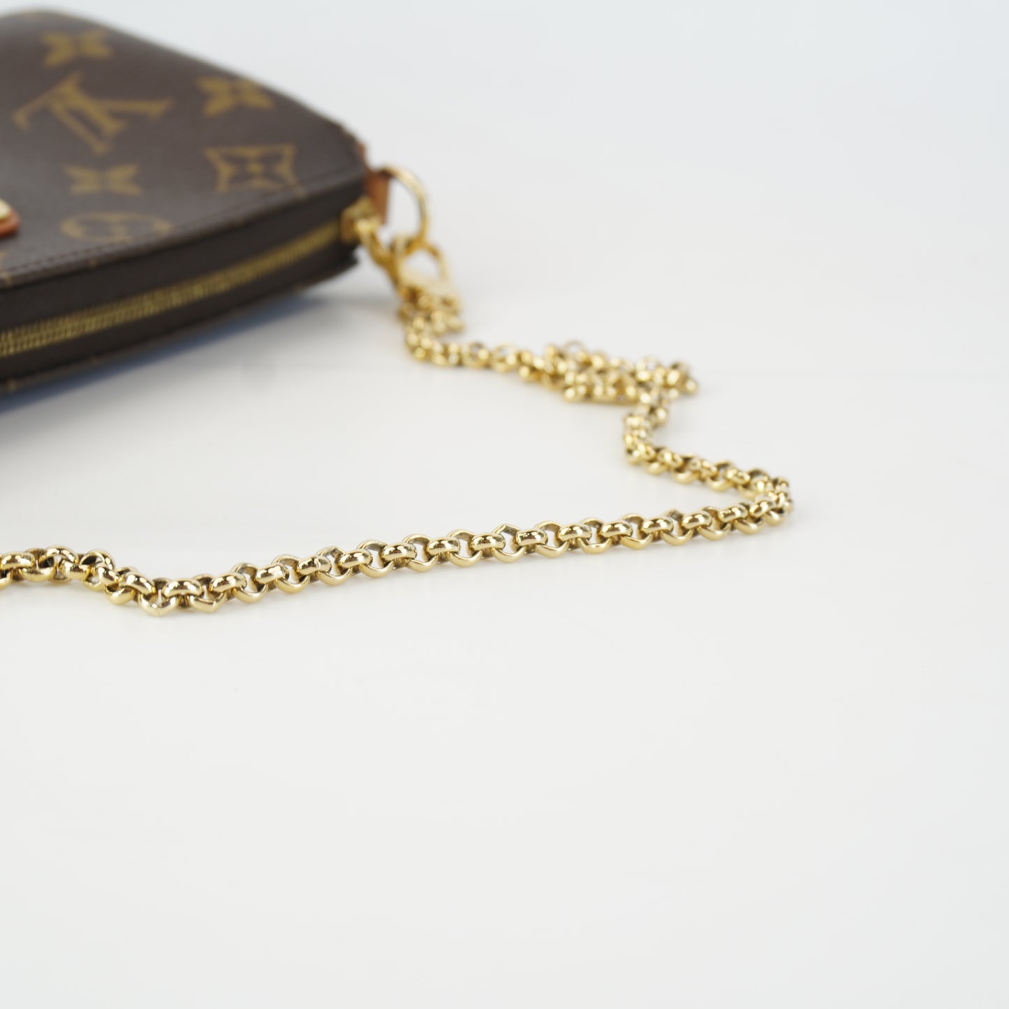 Louis Vuitton	Pochette Mono w/ Gold Tone