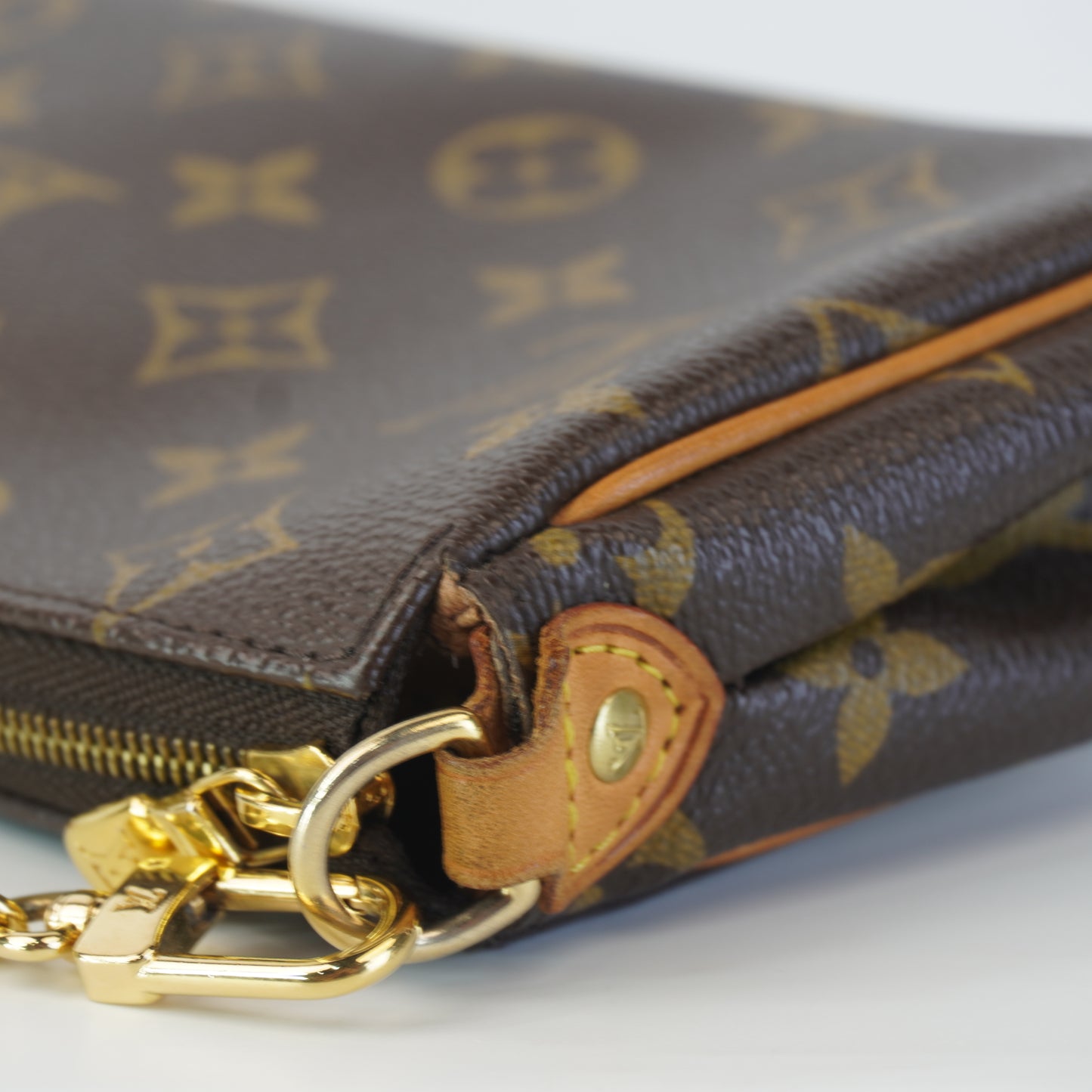 Louis Vuitton	Pochette Mono w/ Gold Tone