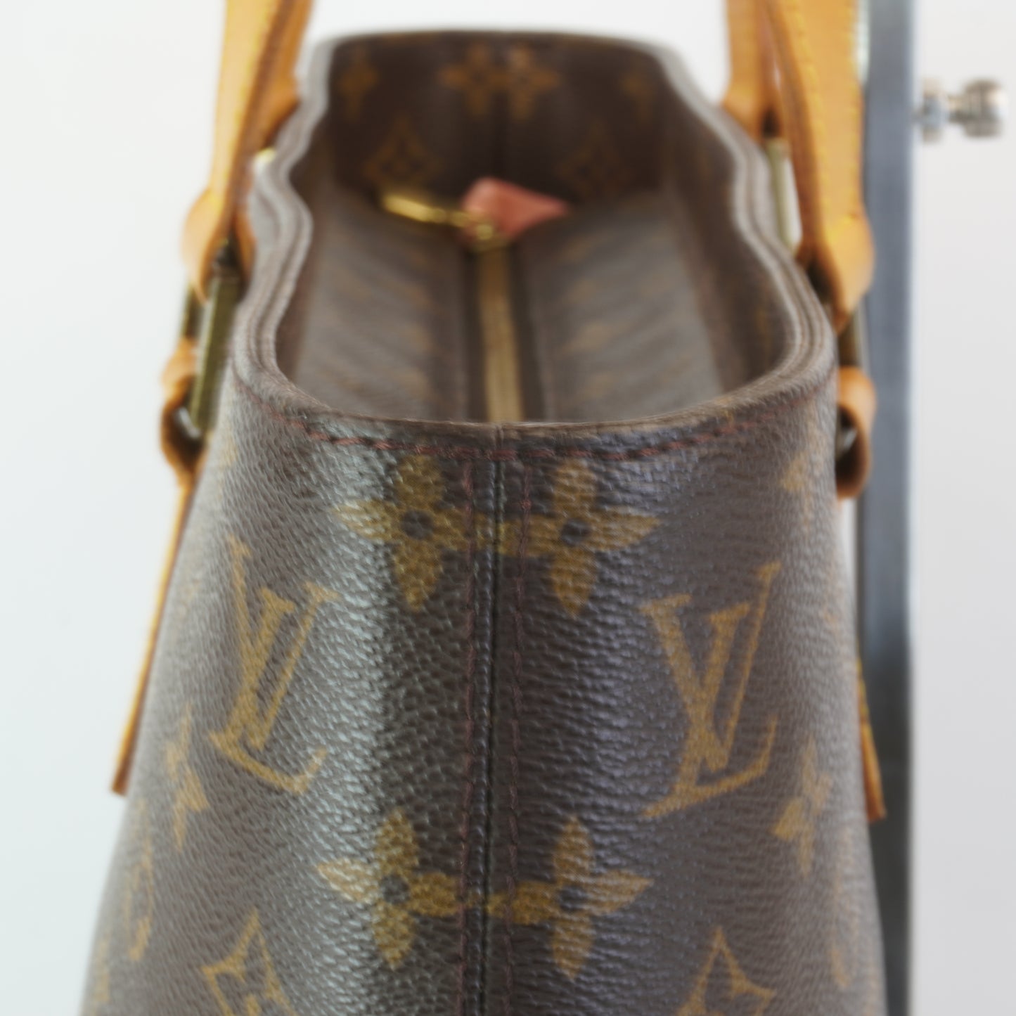 Louis Vuitton	Luco Tote Bag