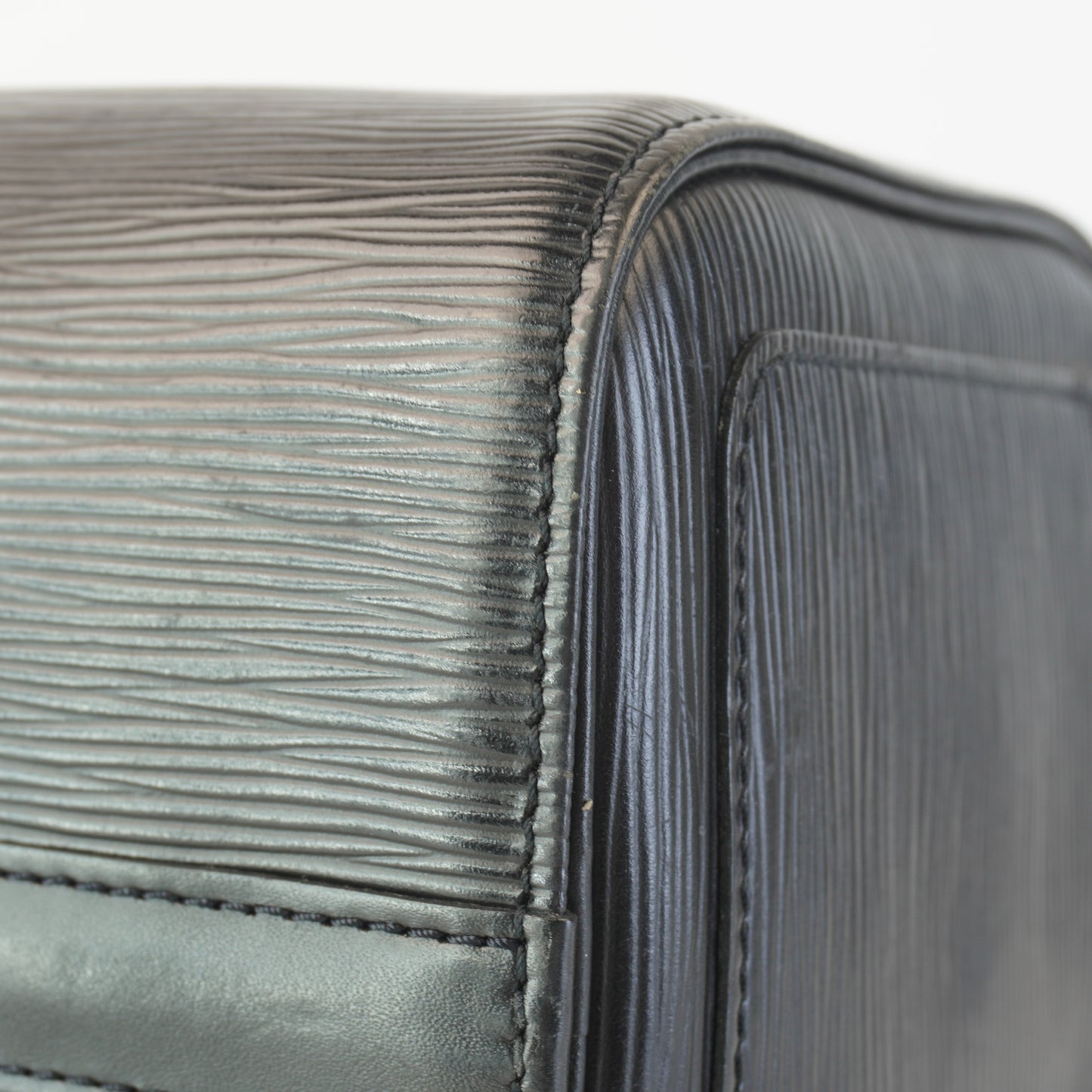 Louis Vuitton	Epi Black