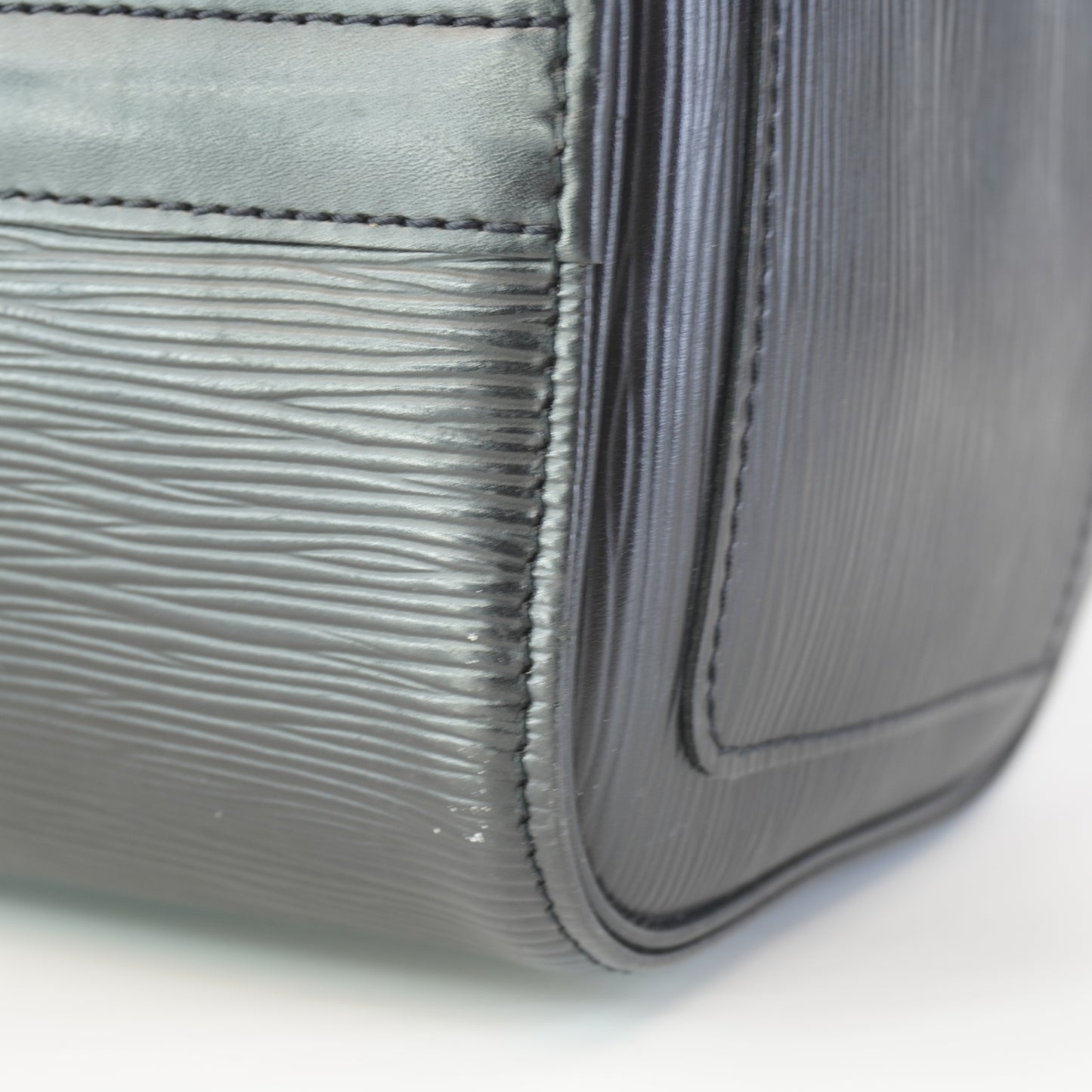 Louis Vuitton	Epi Black