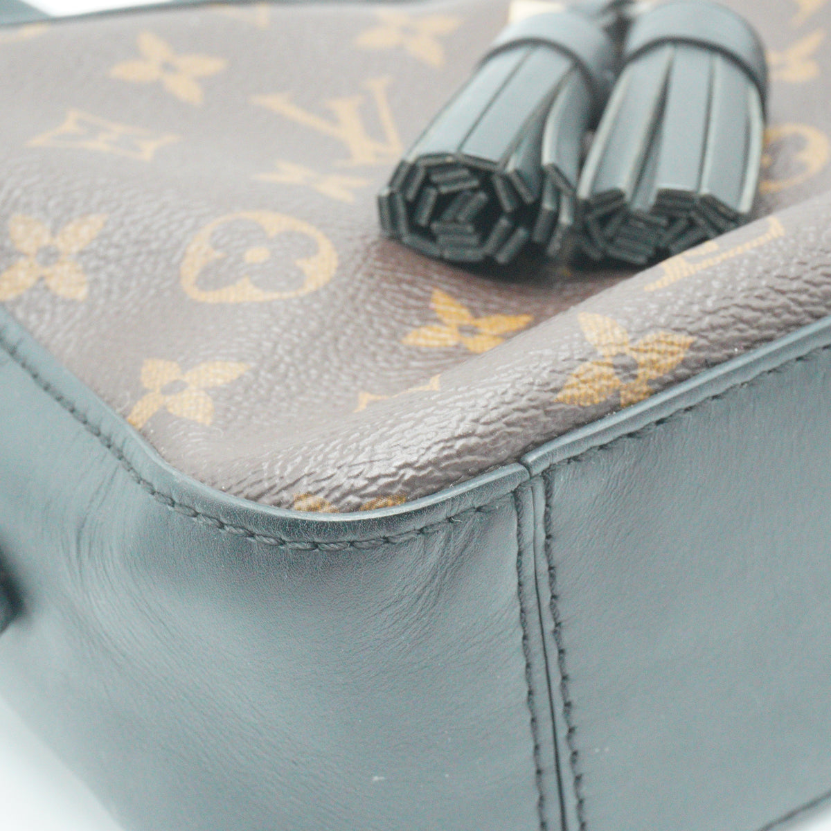 Louis Vuitton	Saintonge Monogram Crossbody Small GHW