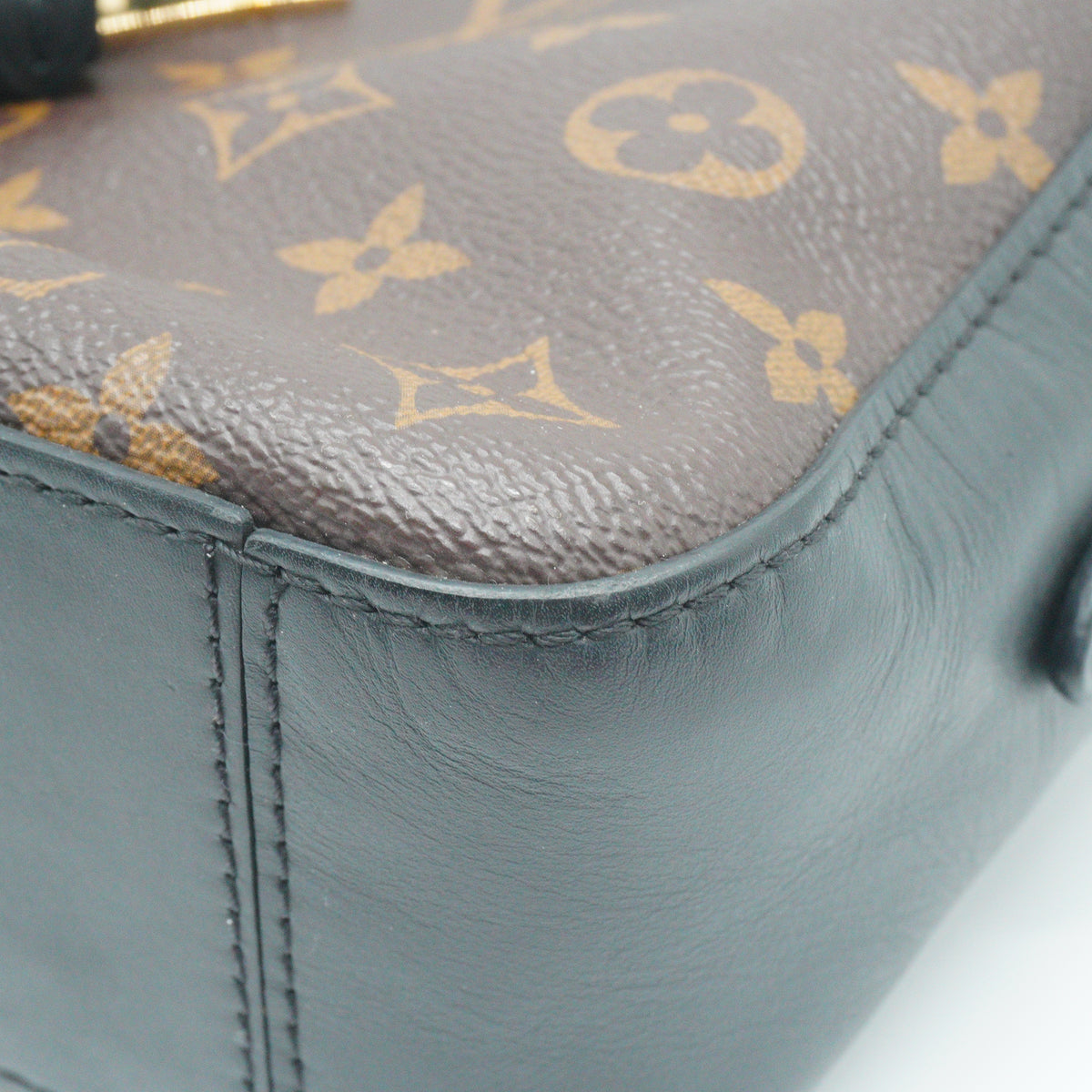 Louis Vuitton	Saintonge Monogram Crossbody Small GHW