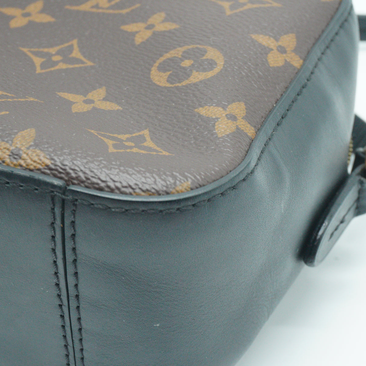 Louis Vuitton	Saintonge Monogram Crossbody Small GHW