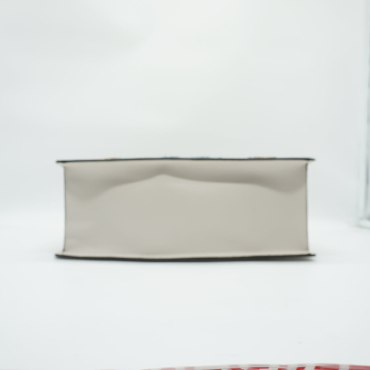 Gucci	White Smooth Calfskin Leather Floral Embroidered Medium Sylvie Top-Handle Bag GHW