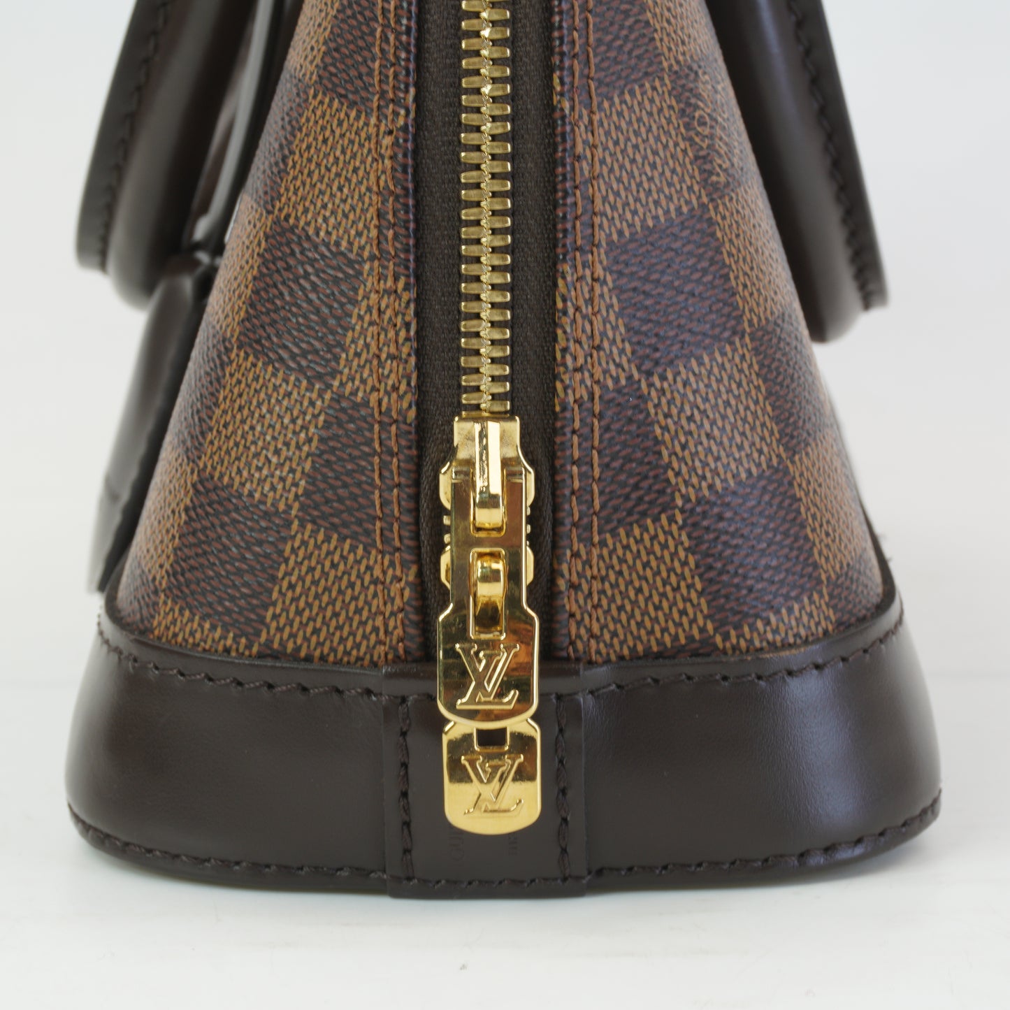 Louis Vuitton	Alma BB Damier Ebene GHW