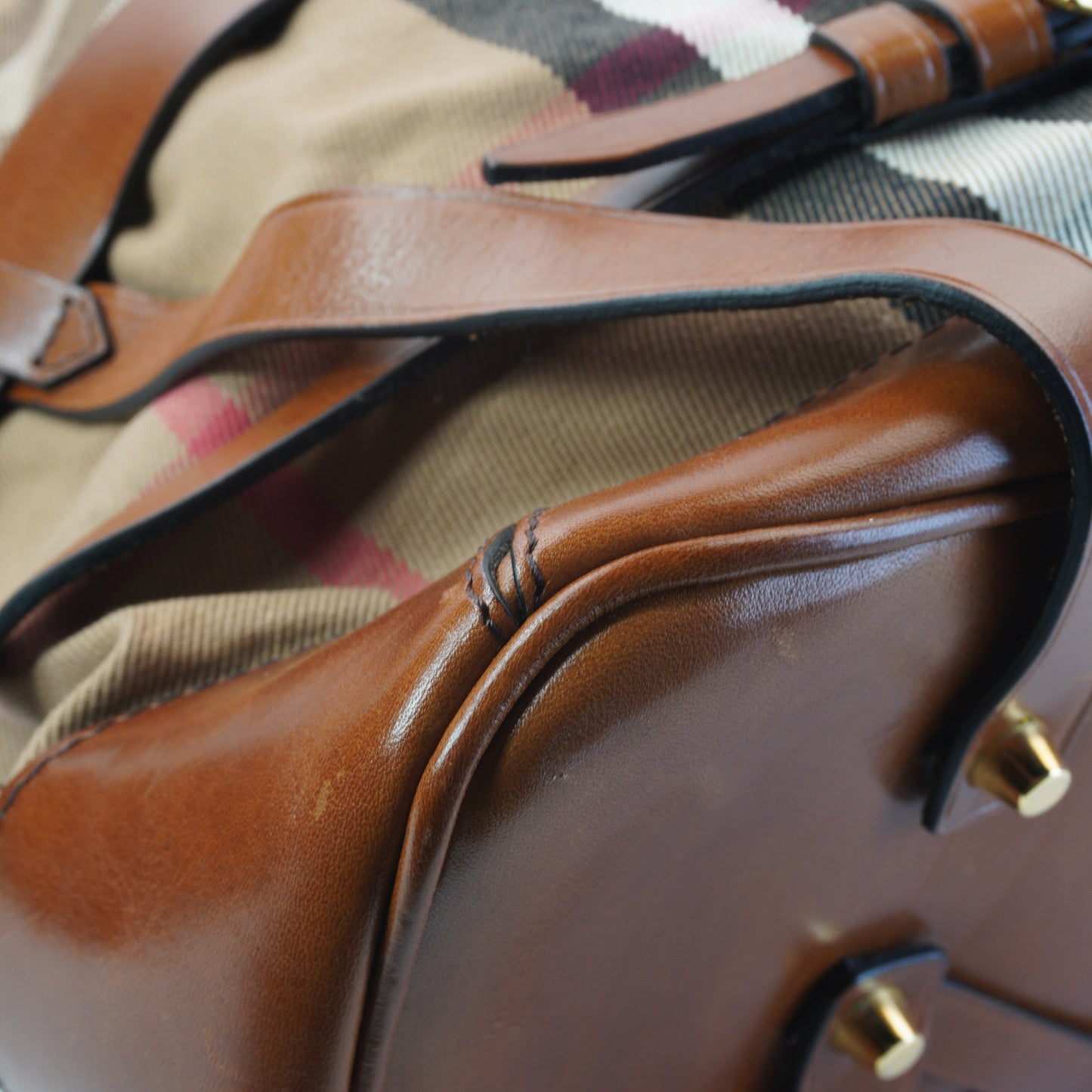 Burberry	House Check Bidle Gosford Hobo Large GHW