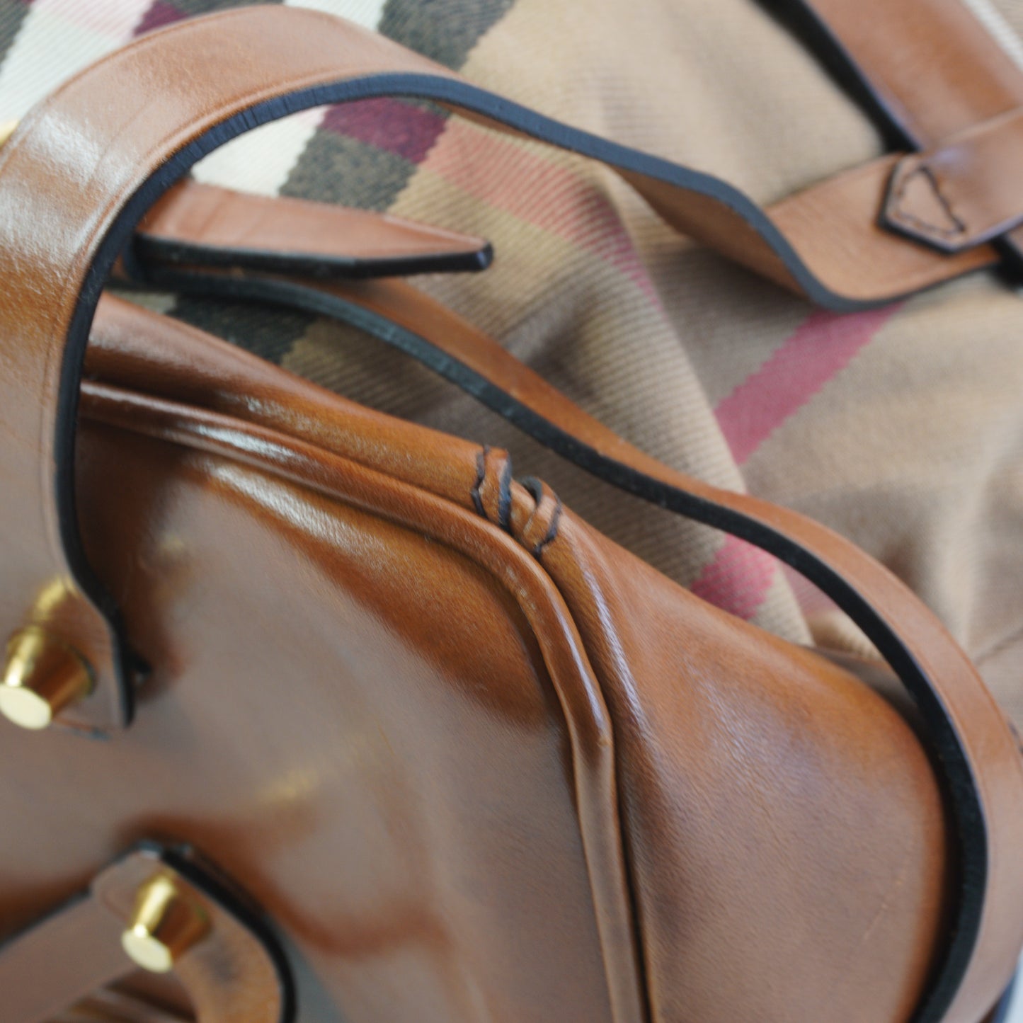 Burberry	House Check Bidle Gosford Hobo Large GHW